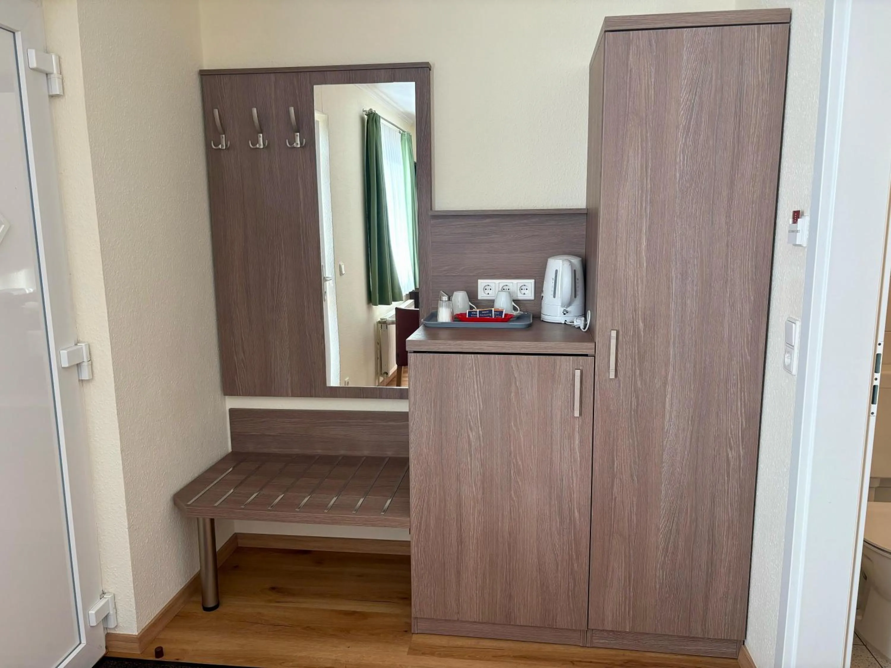 wardrobe in Ellen Hotel