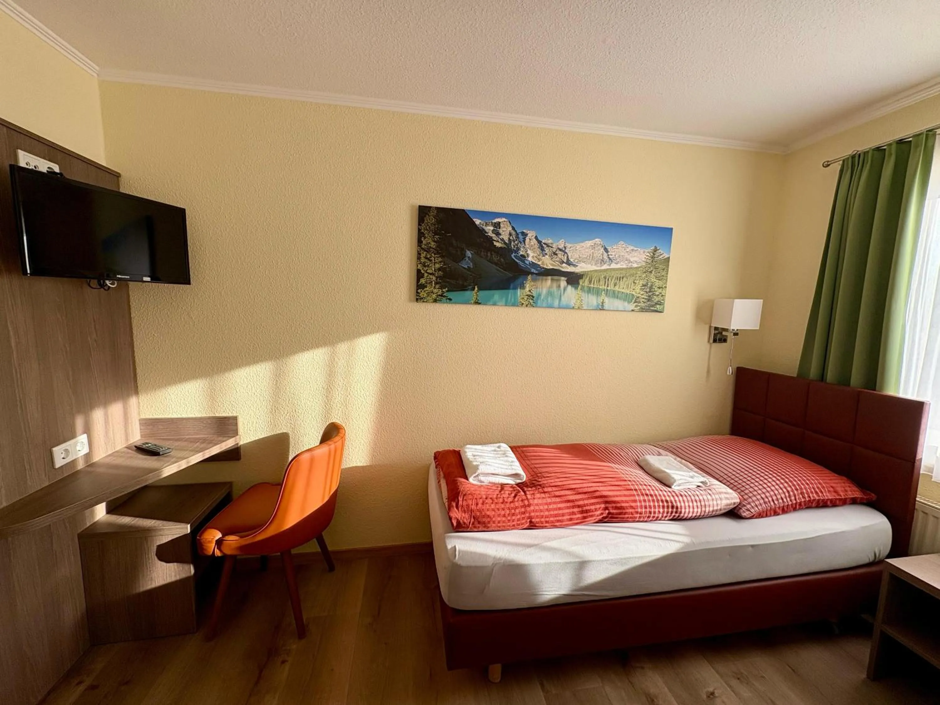 Bedroom, Bed in Ellen Hotel