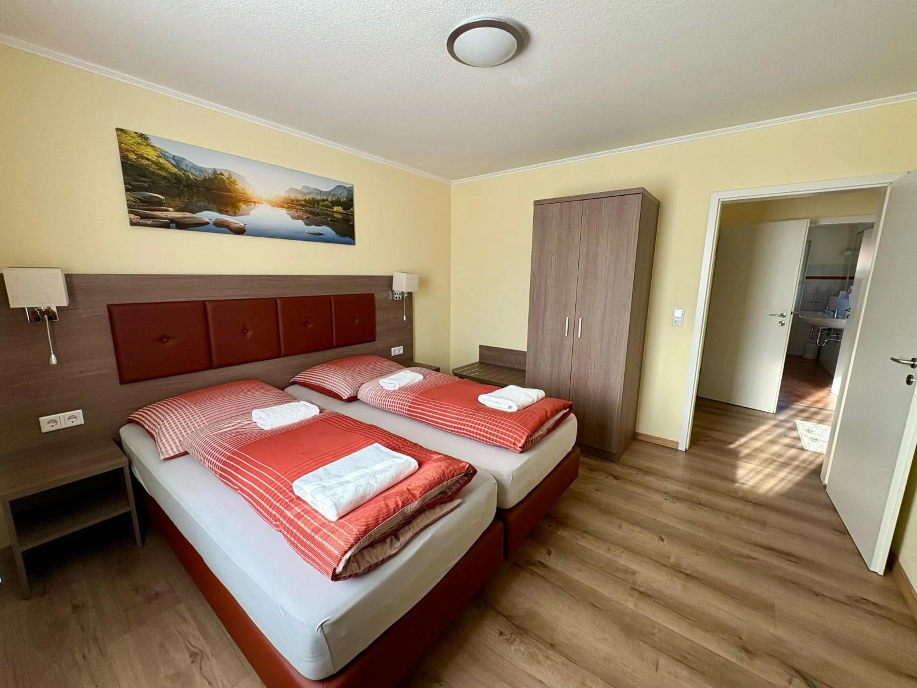 Photo of the whole room, Bed in Ellen Hotel