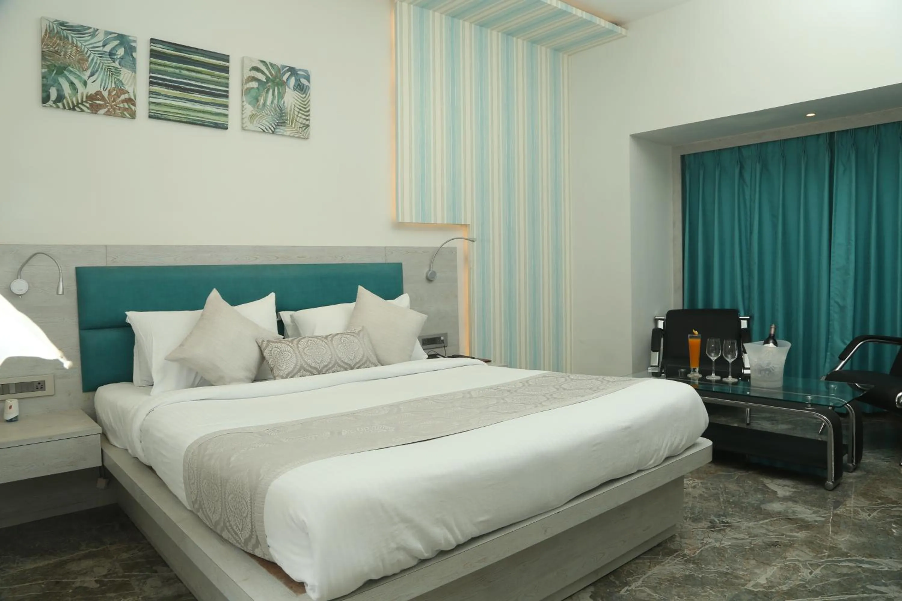 Bed in Hotel Swarn Towers