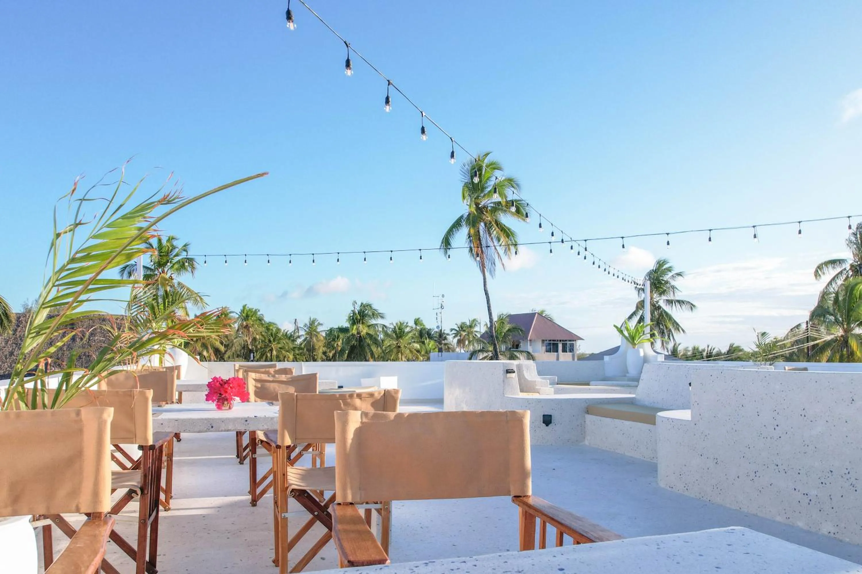 Restaurant/places to eat in Paje White House