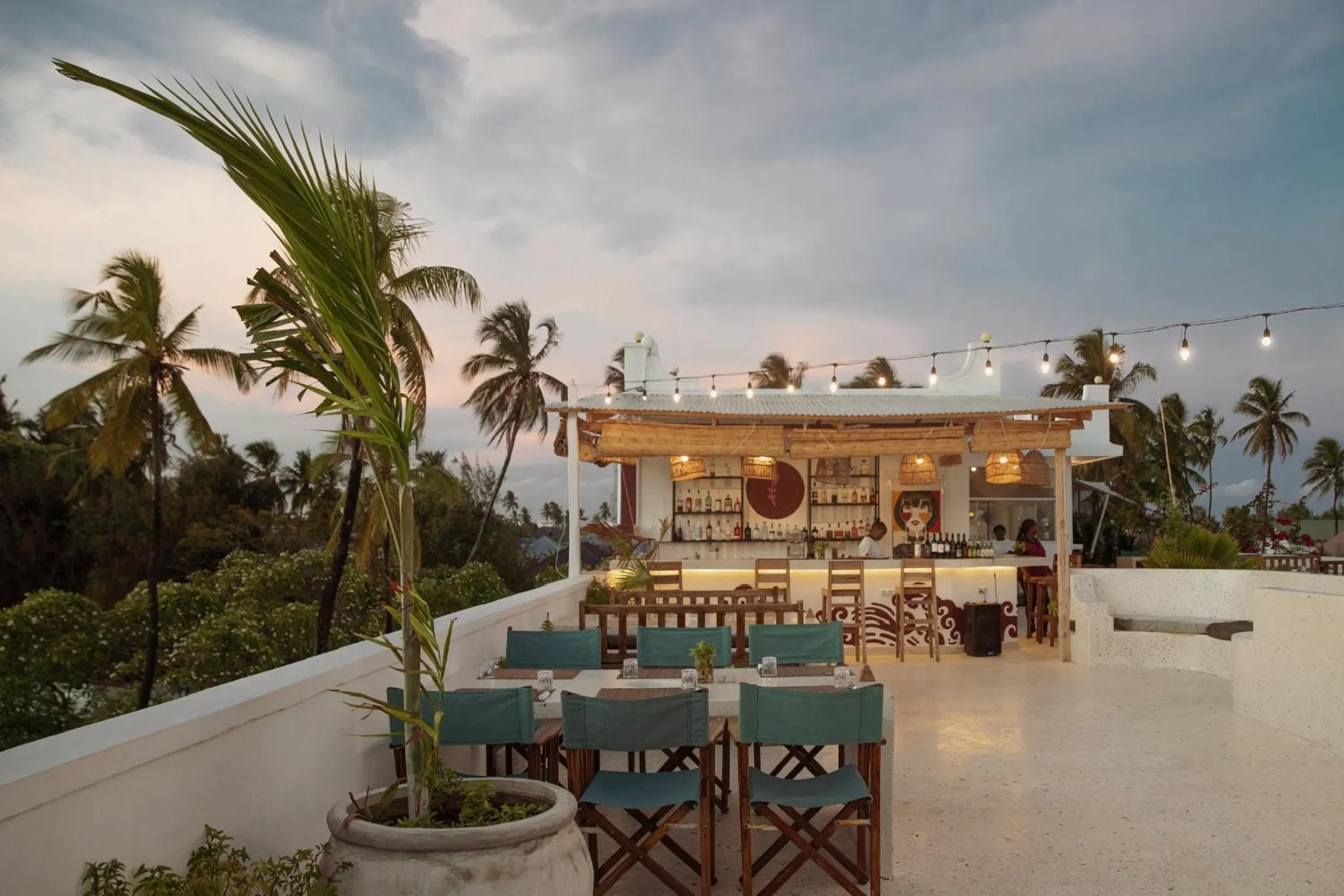 Restaurant/places to eat in Paje White House