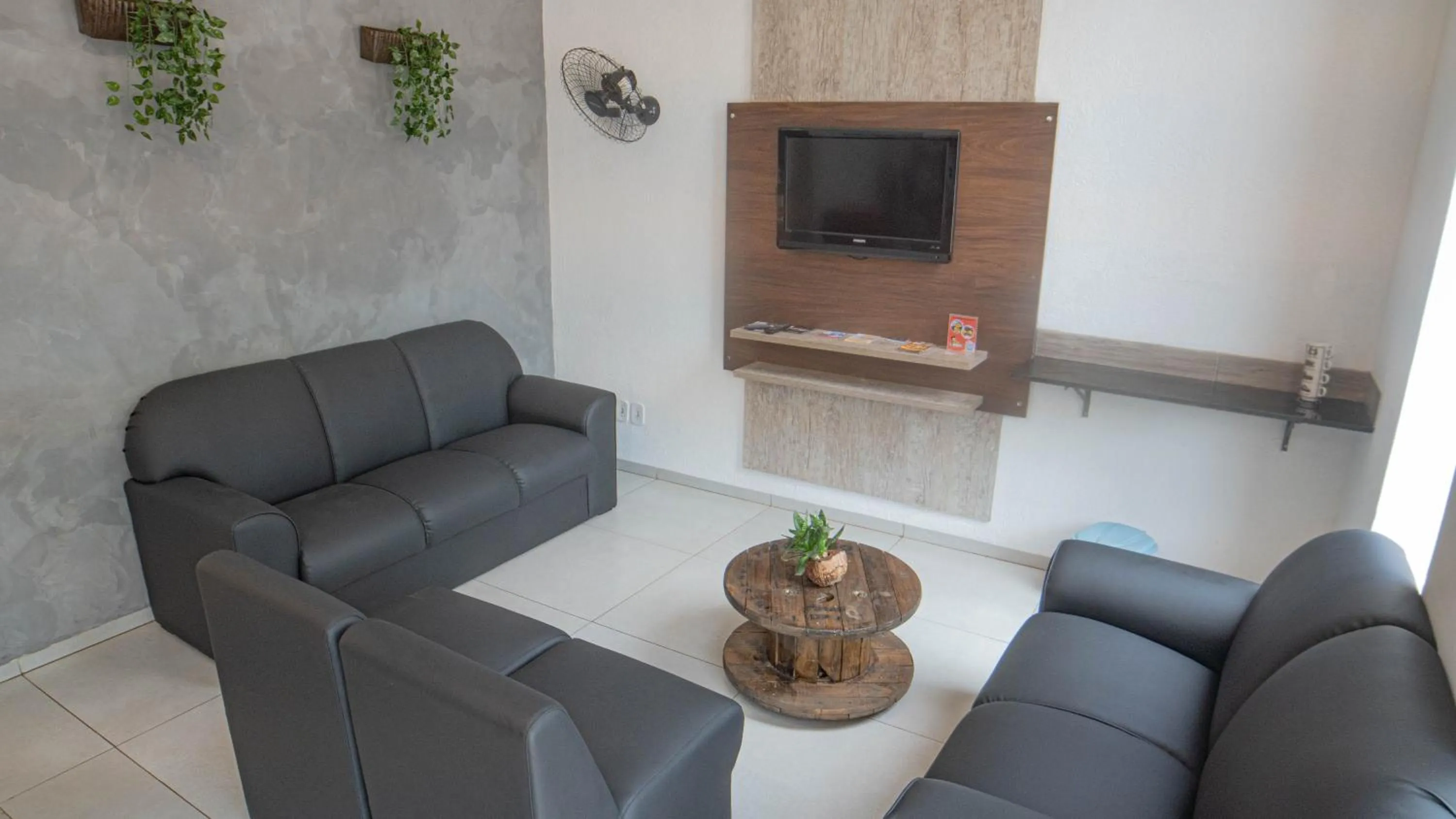 Communal lounge/ TV room in Hotel GranDourados