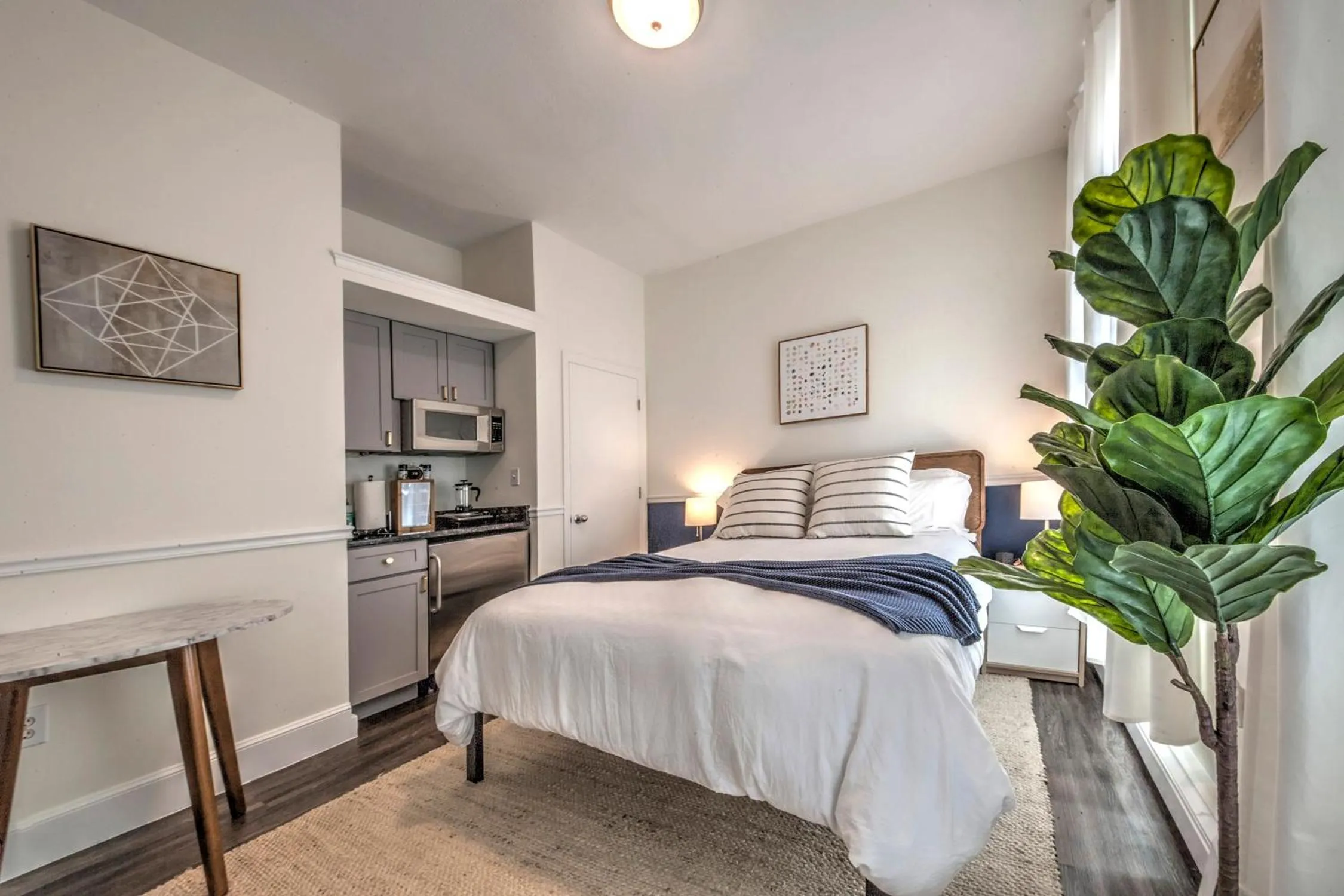 Photo of the whole room, Bed in Good Hotels Boston