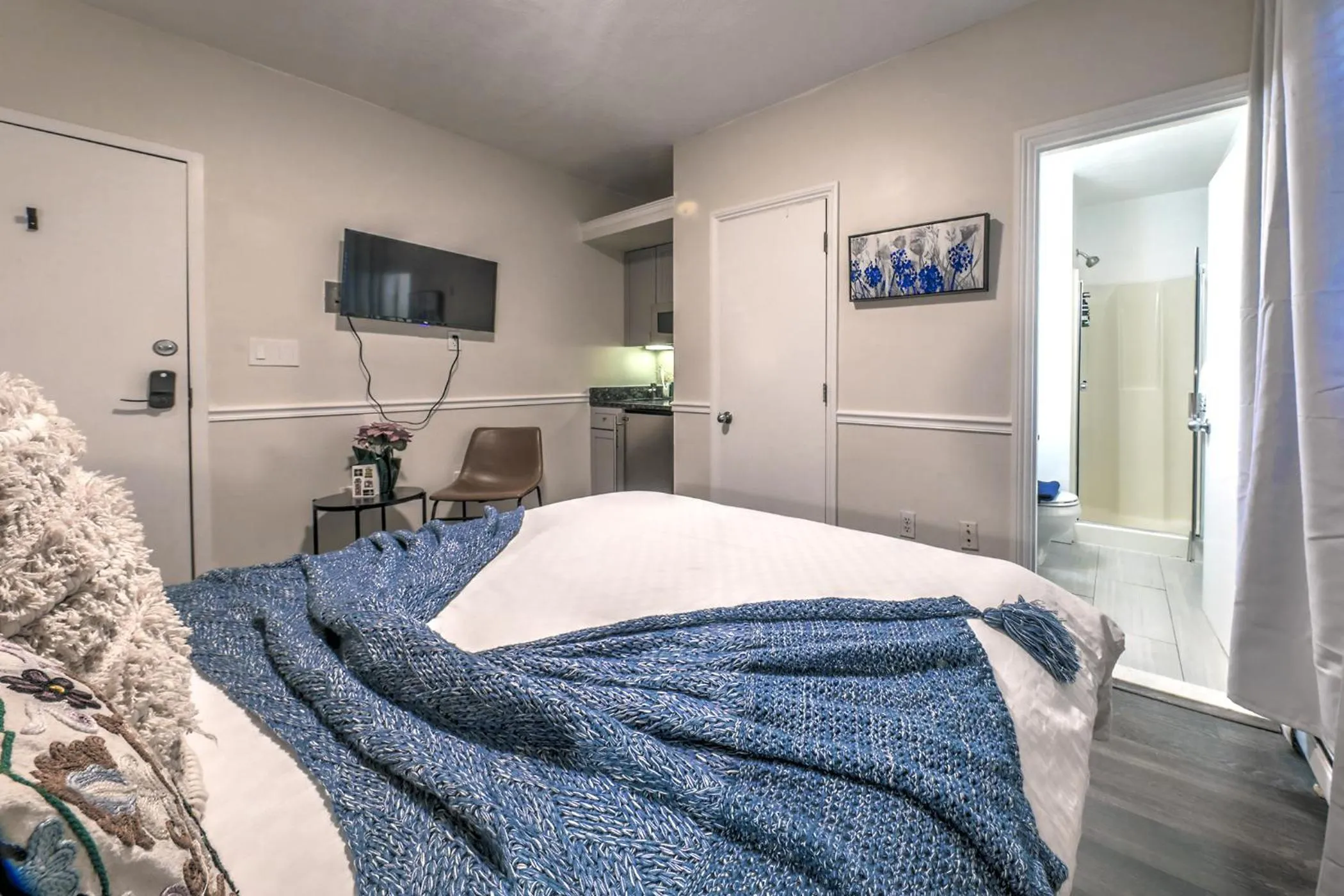 Bedroom, Bed in Good Hotels Boston