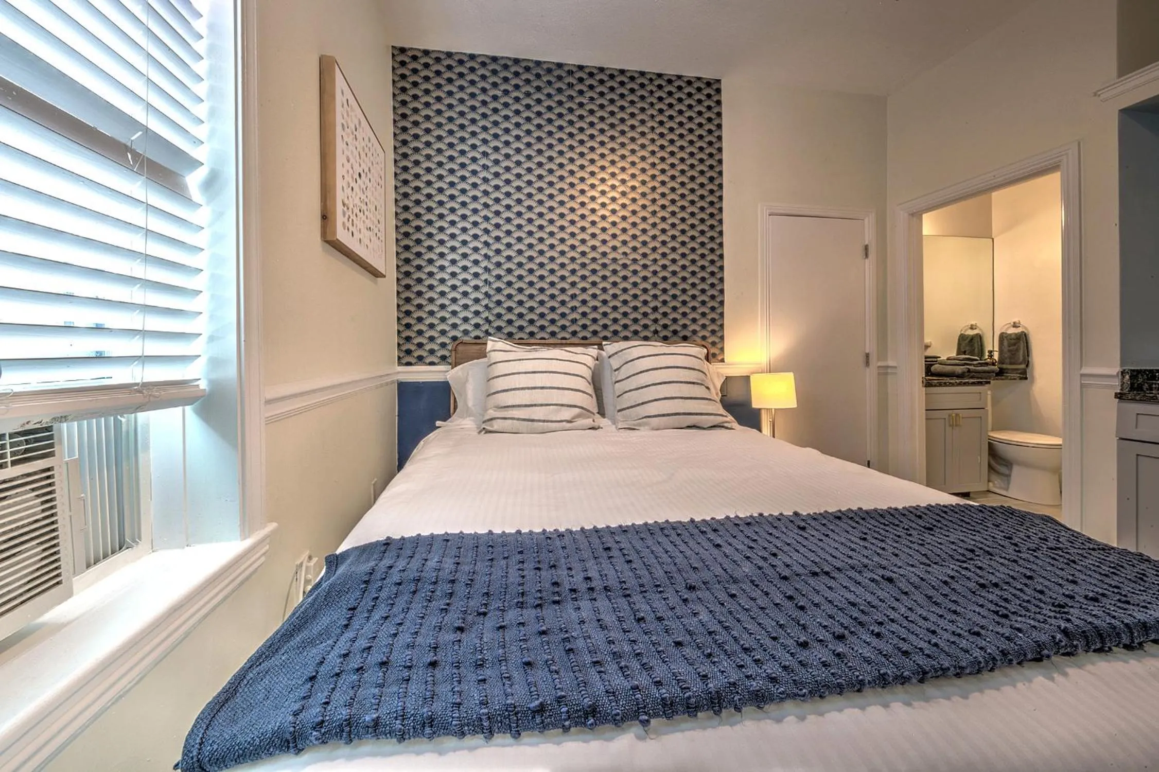 Bedroom, Bed in Good Hotels Boston