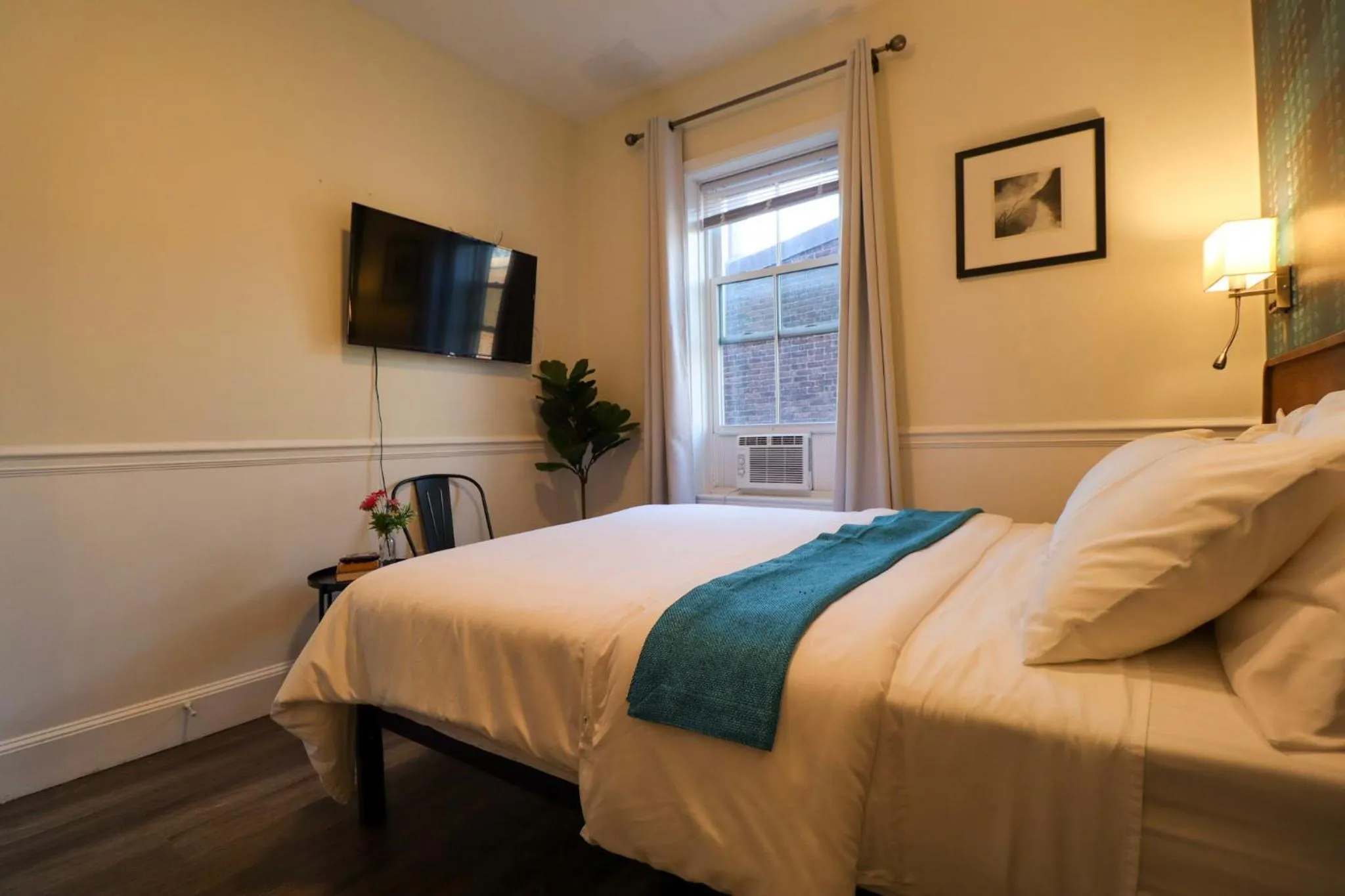 TV and multimedia, Bed in Good Hotels Boston