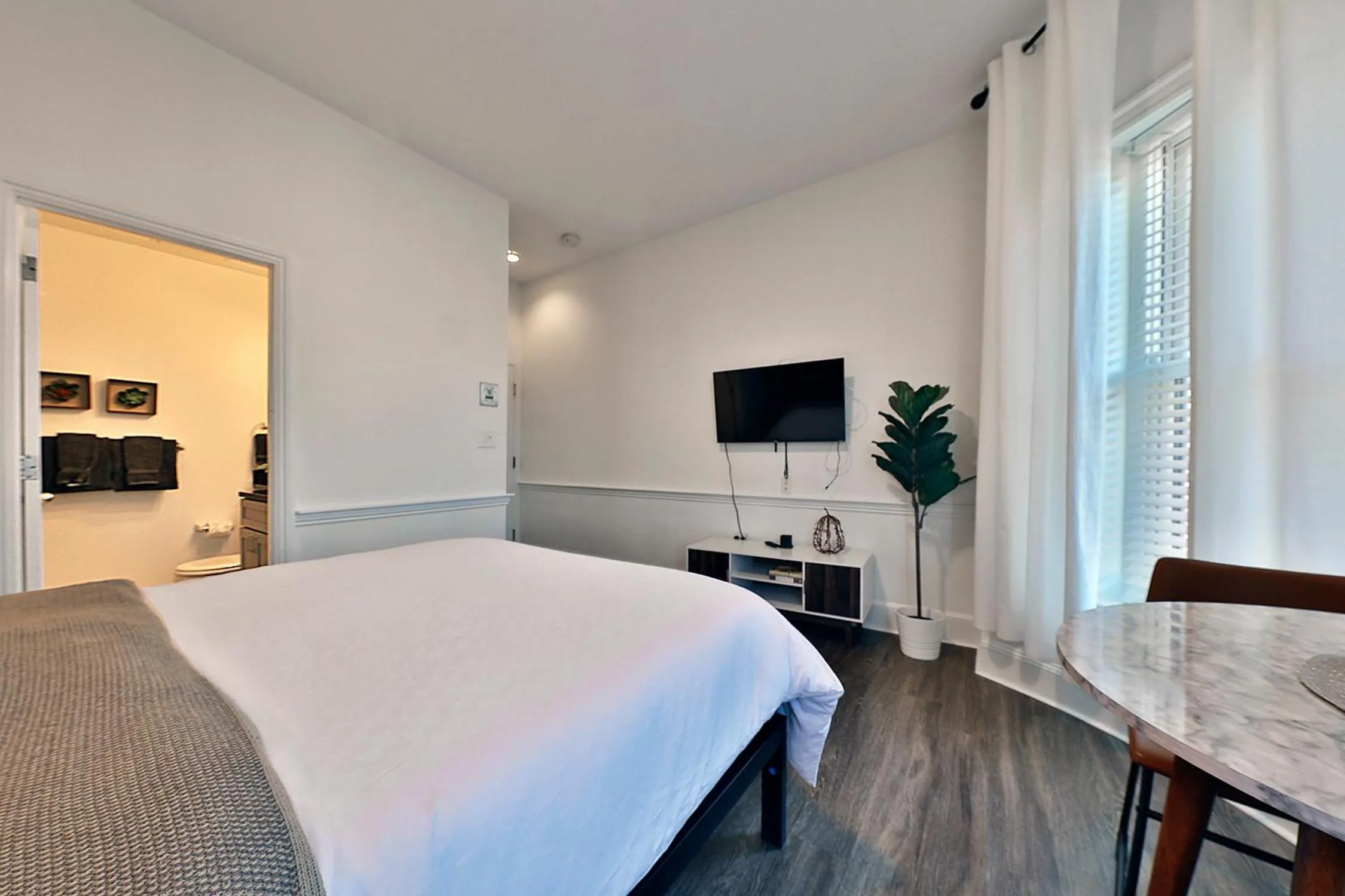 Photo of the whole room, Bed in Good Hotels Boston