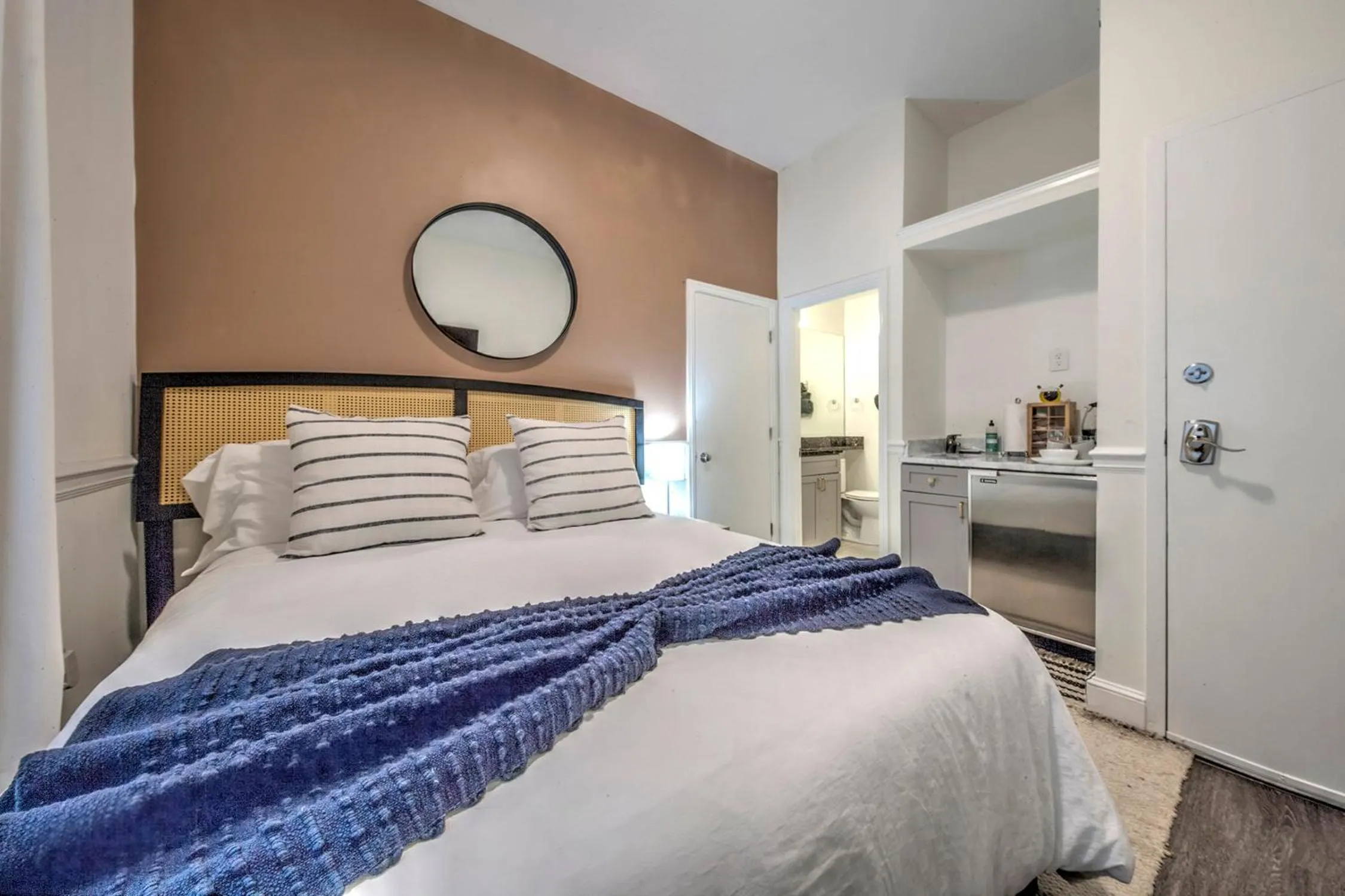 Bedroom, Bed in Good Hotels Boston