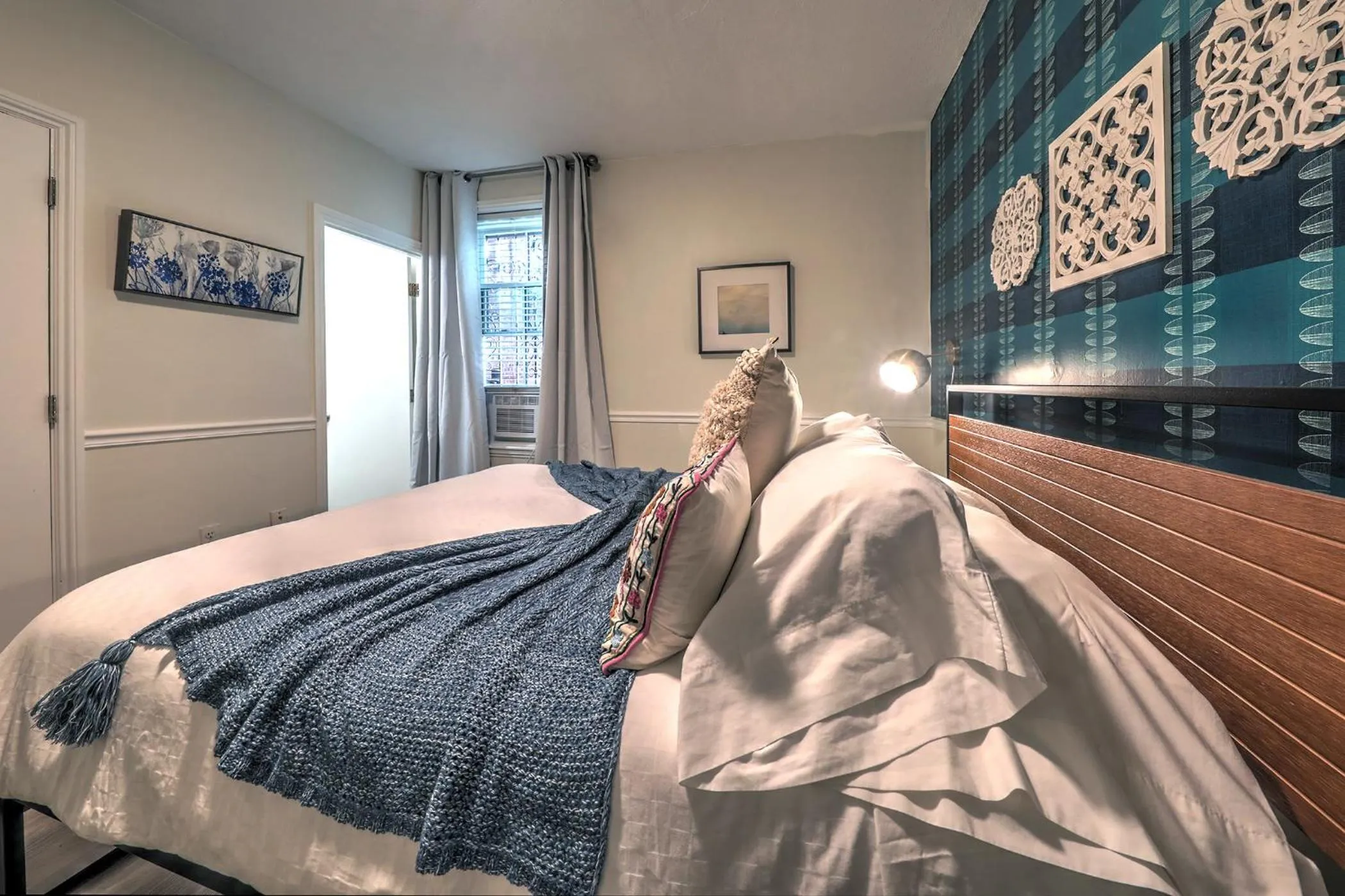 Bedroom, Bed in Good Hotels Boston