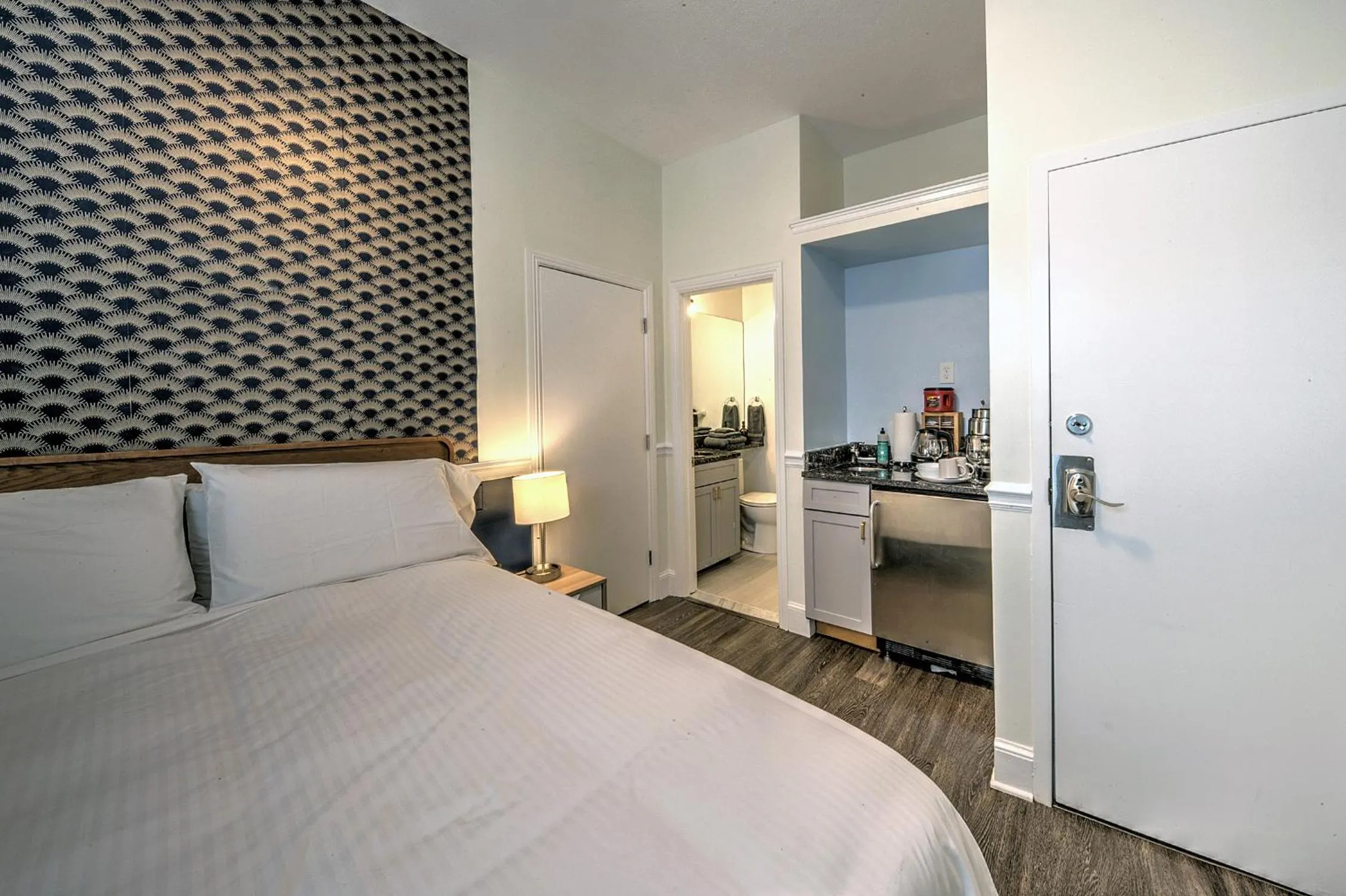 Photo of the whole room, Bed in Good Hotels Boston