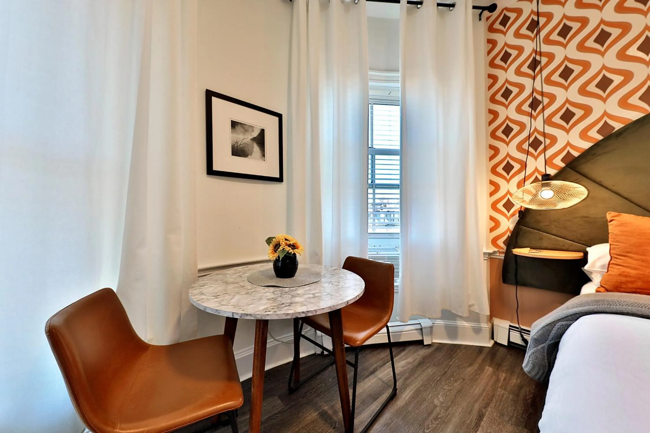 Dining area, Bed in Good Hotels Boston