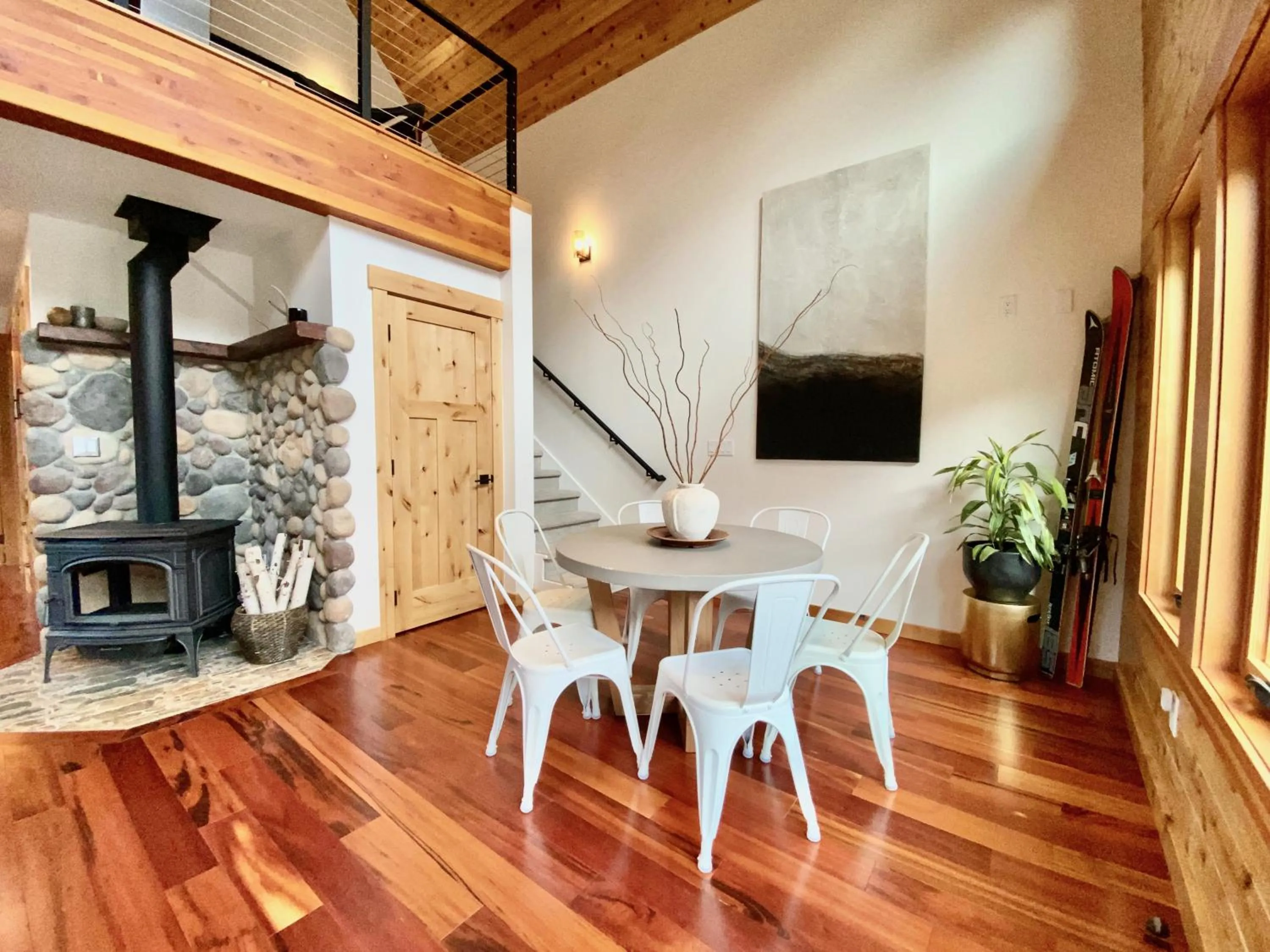 Dining area in The Cascade Chalet - Leavenworth