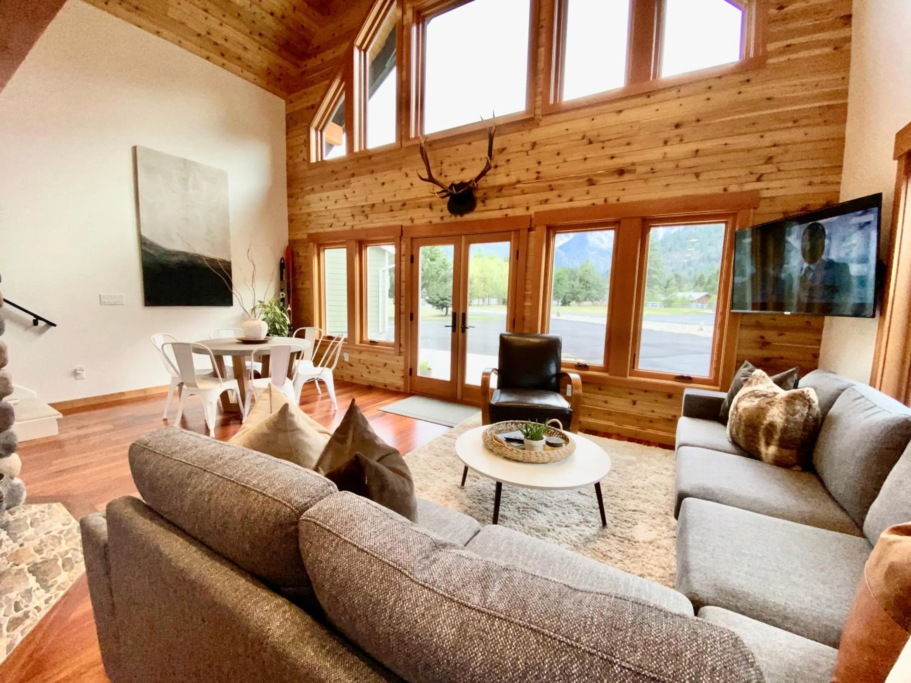 Living room in The Cascade Chalet - Leavenworth