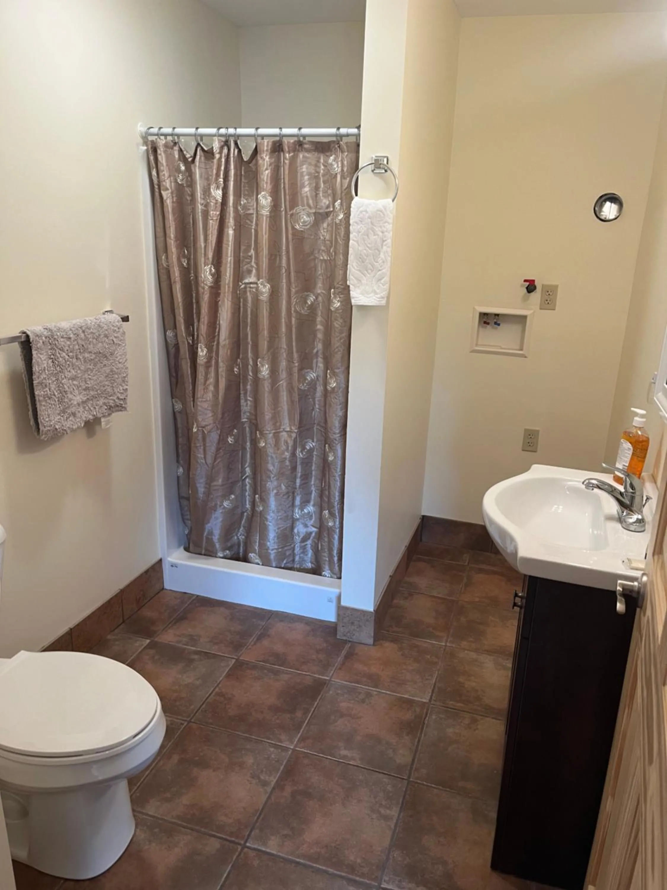 Creekside Downtown Vacation Suites, Only Adults 25 or older