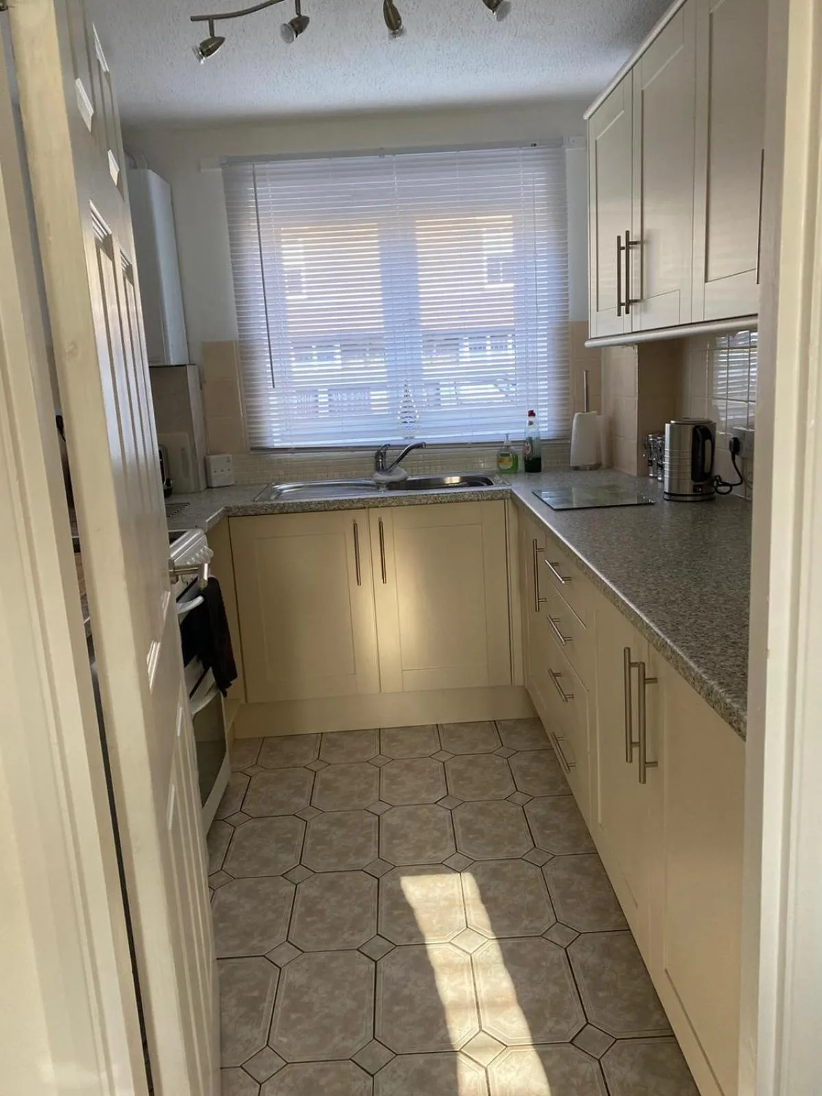 Riverside Park Ground Floor Apt 1 BR Parking St Neots