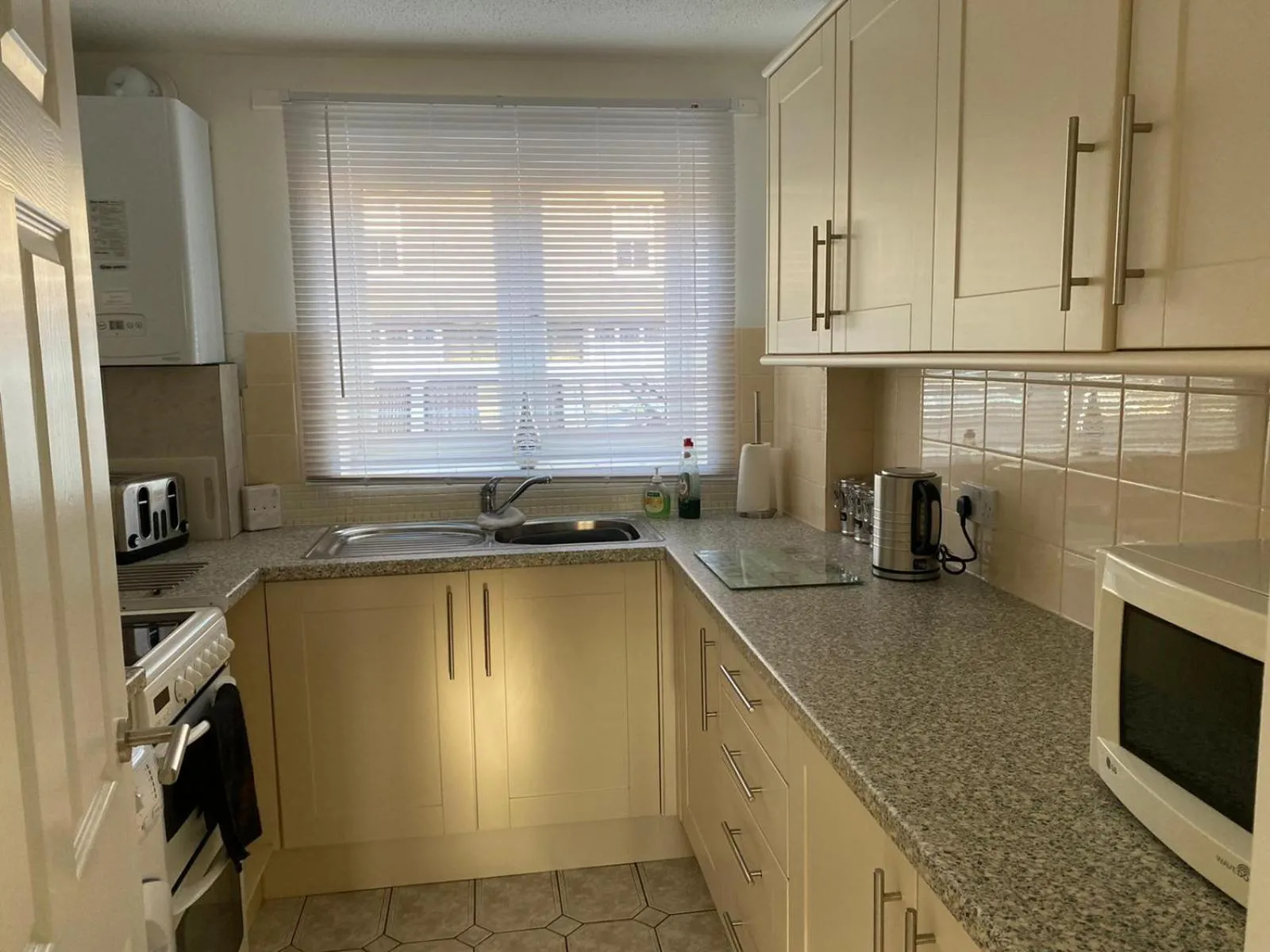 Riverside Park Ground Floor Apt 1 BR Parking St Neots