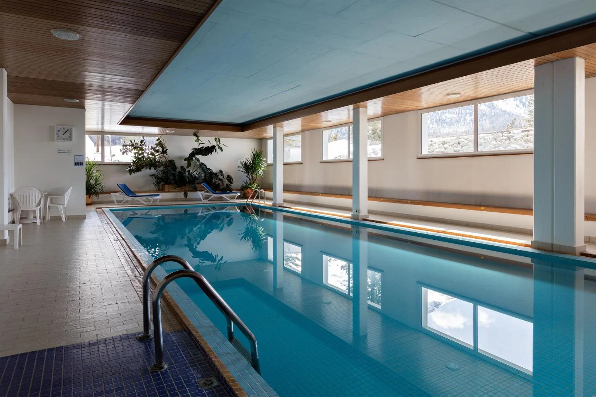 New Premium Studio with eFireplace, Pool & Sauna