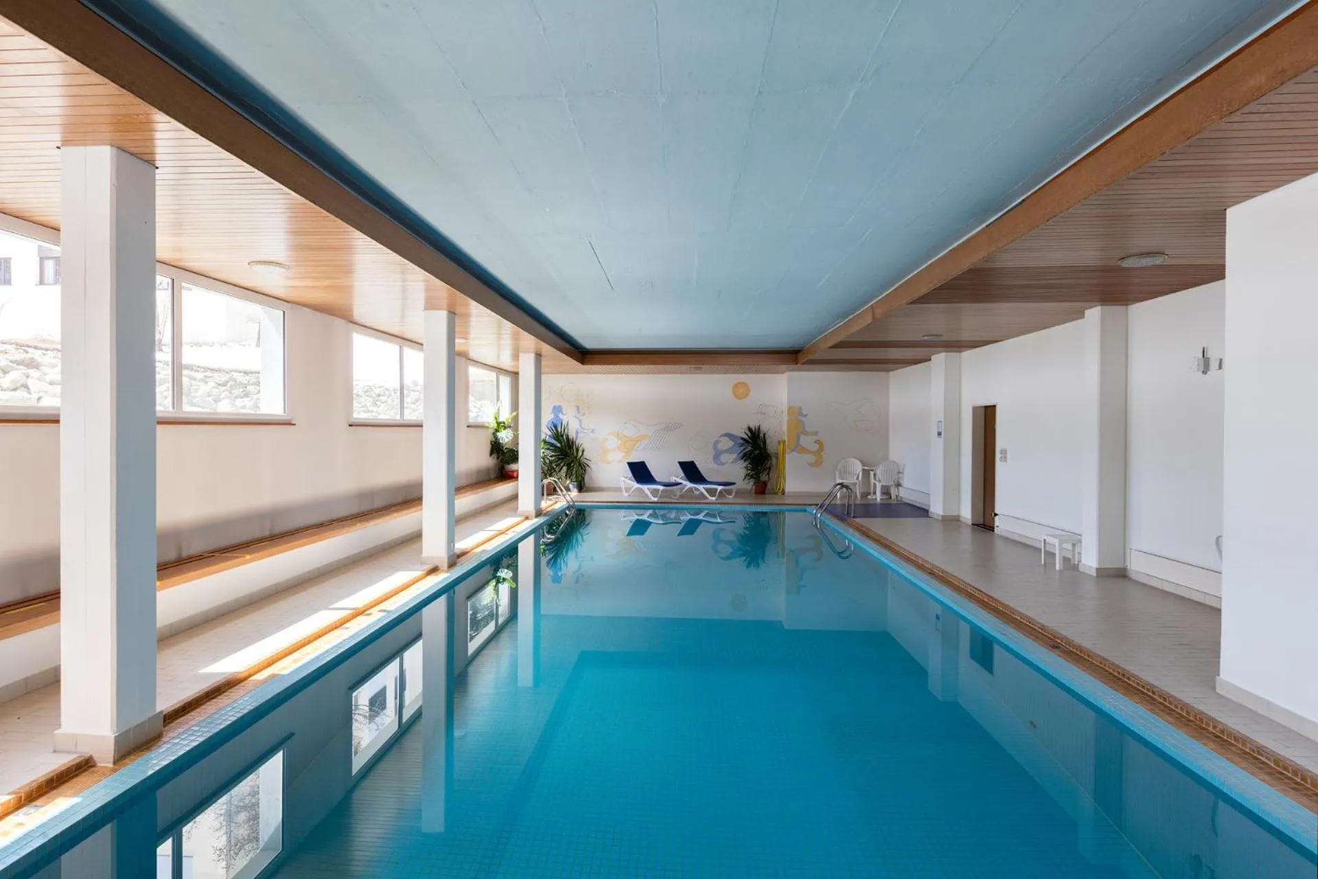New Premium Studio with eFireplace, Pool & Sauna