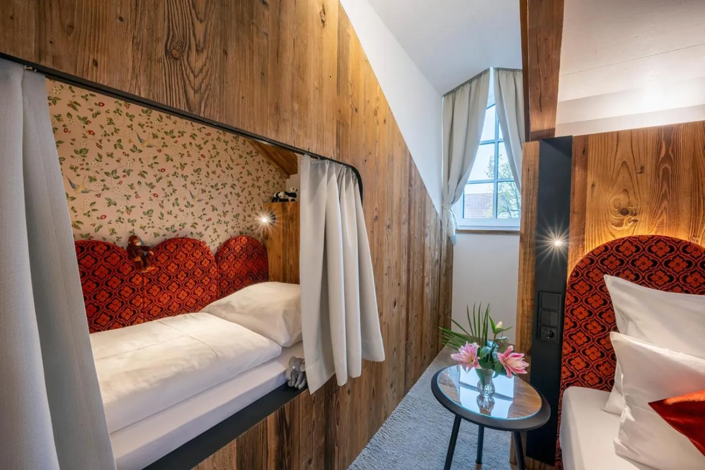 Decorative detail, Bed in Hotel Schäfflerwirt