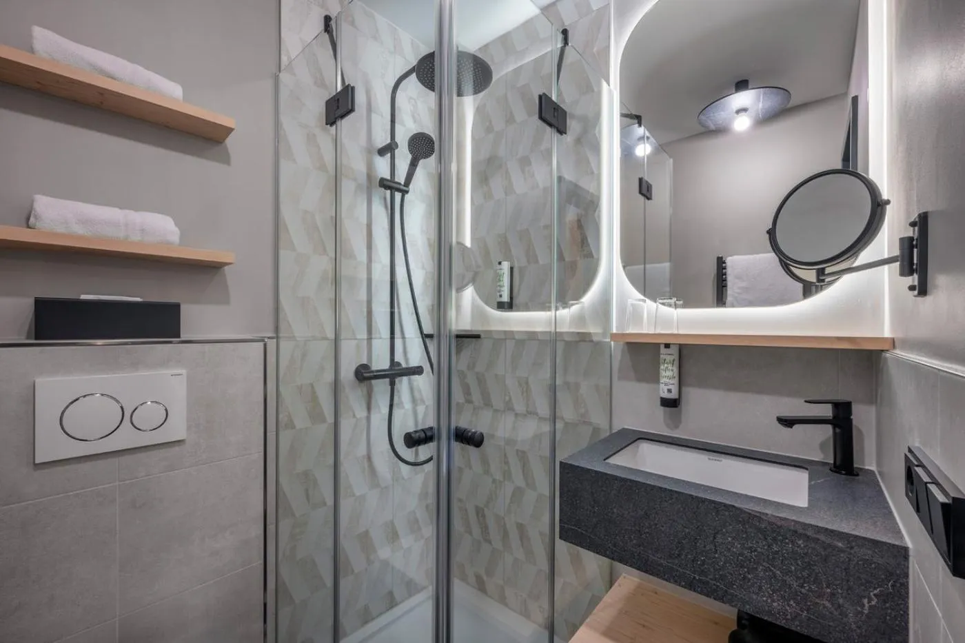 Bathroom in Hotel Schäfflerwirt