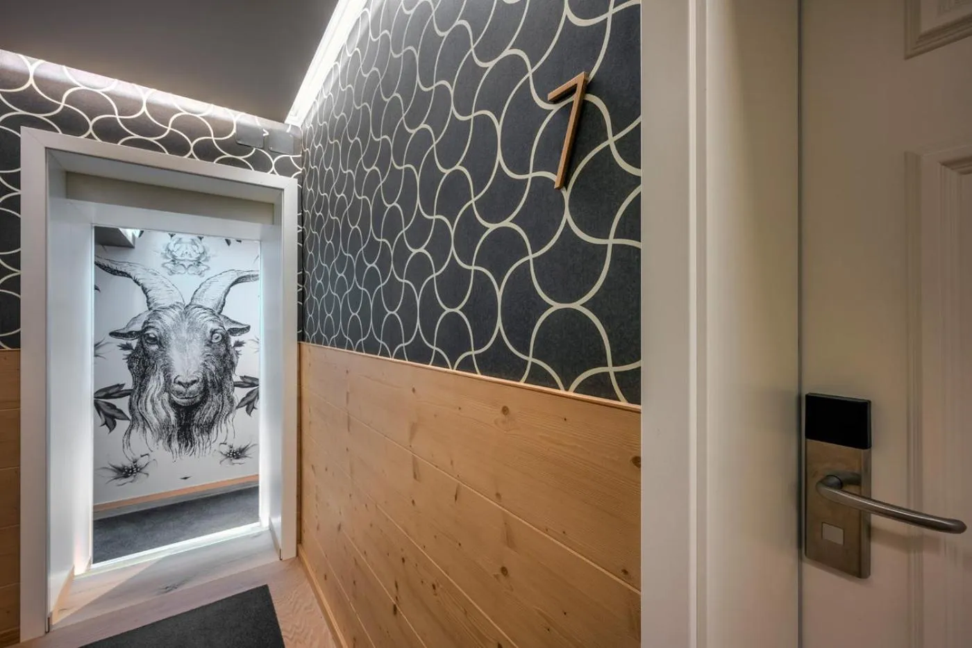 Decorative detail in Hotel Schäfflerwirt