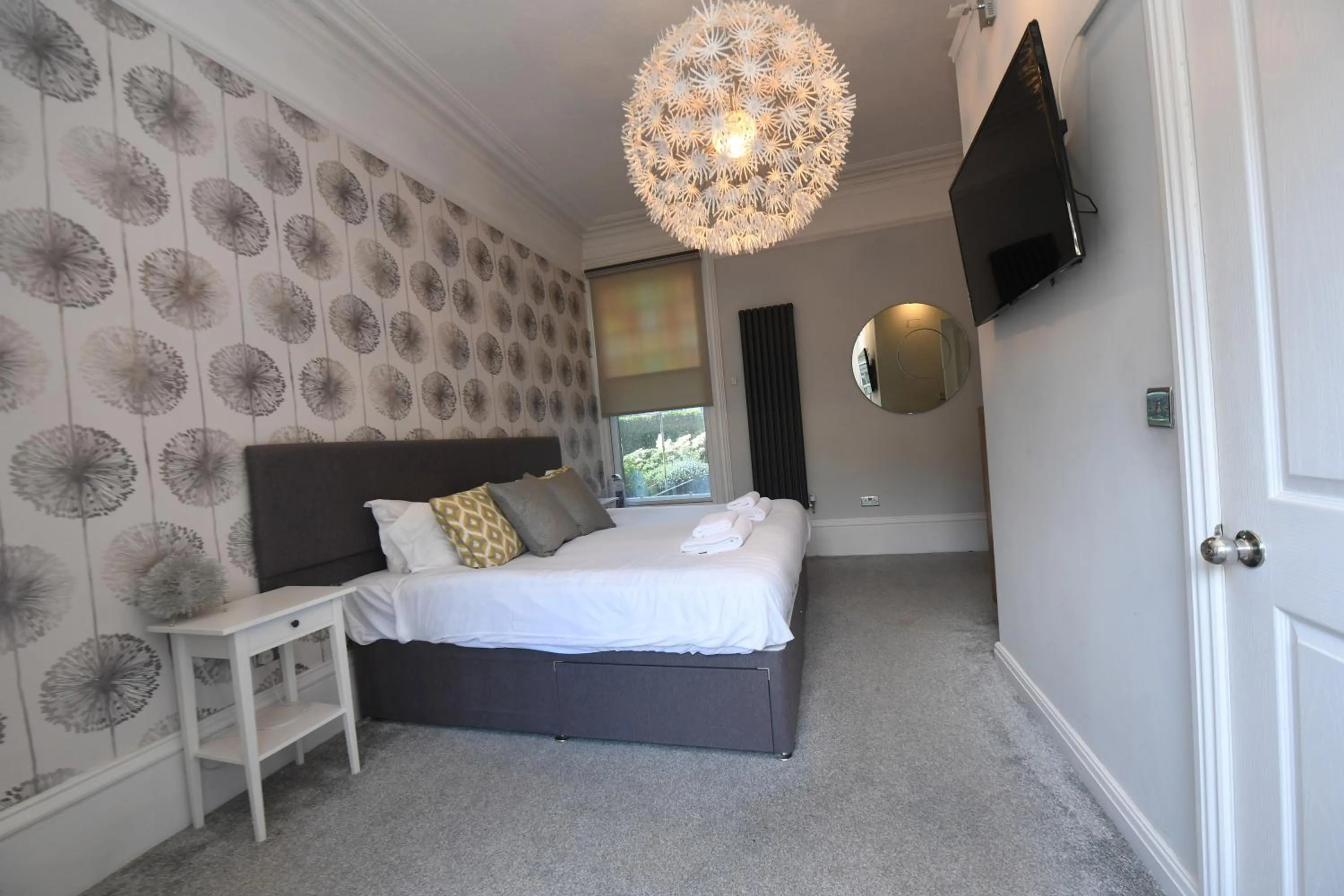 Bed in Courtyard Mews - 2 large en suite bedrooms, Garden - Harrogate Holiday Apartments