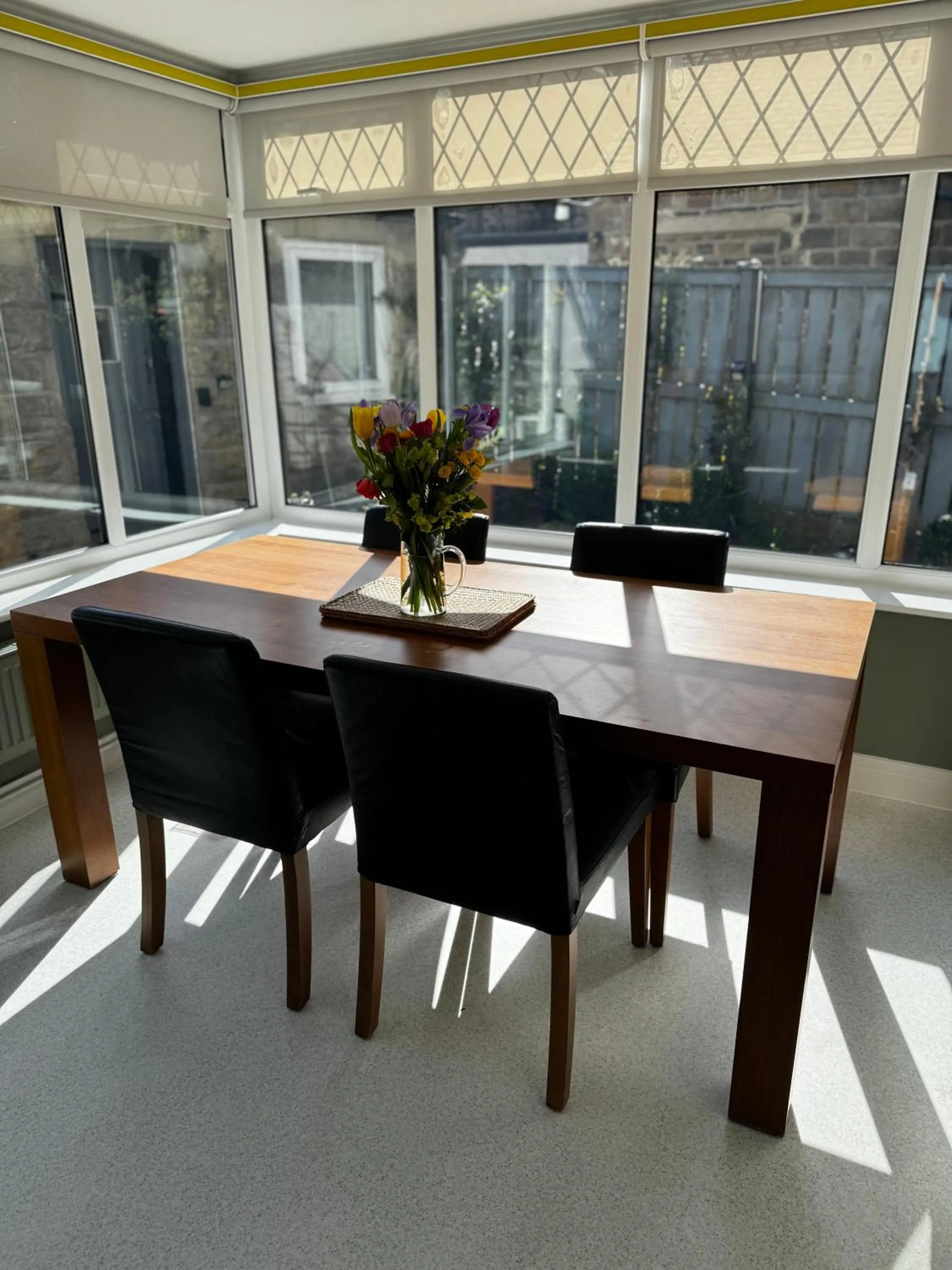 Courtyard Mews - 2 large en suite bedrooms, Garden - Harrogate Holiday Apartments