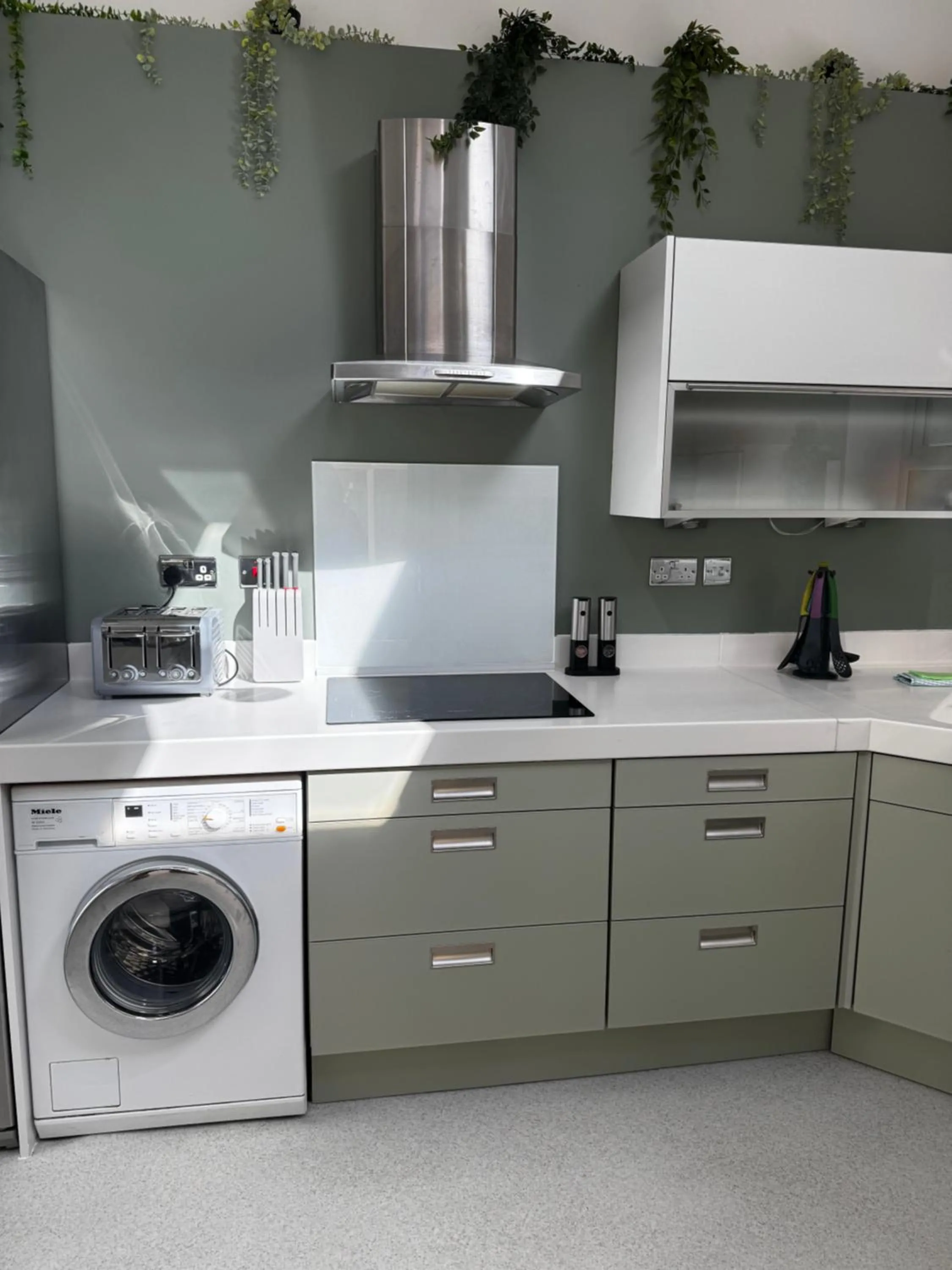 Courtyard Mews - 2 large en suite bedrooms, Garden - Harrogate Holiday Apartments