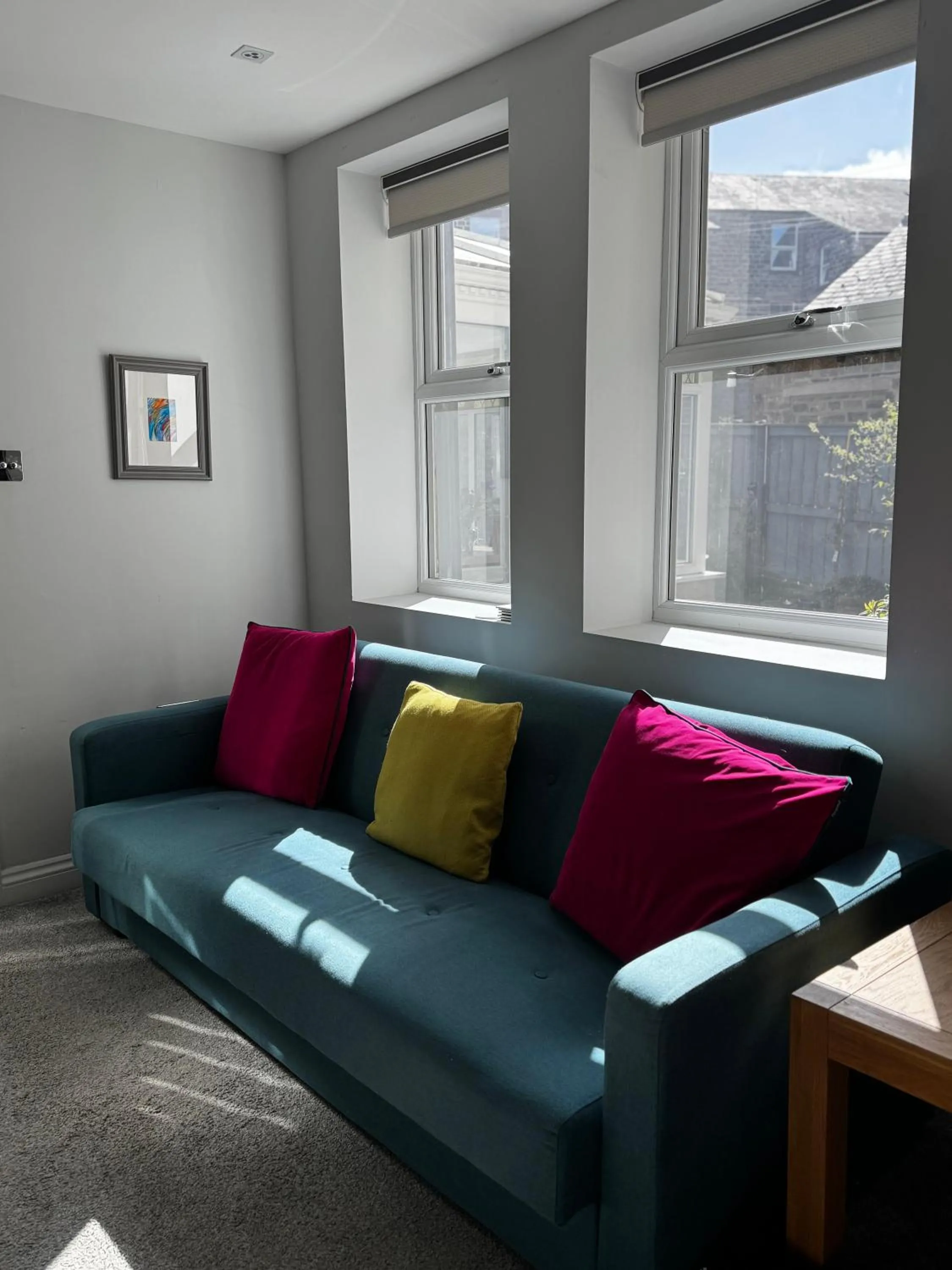 Courtyard Mews - 2 large en suite bedrooms, Garden - Harrogate Holiday Apartments