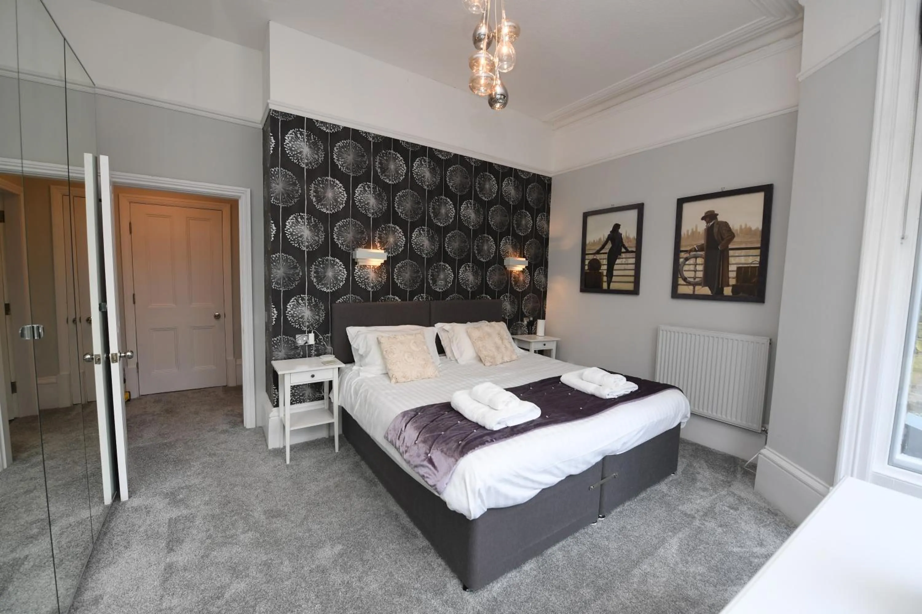 Bed in Courtyard Mews - 2 large en suite bedrooms, Garden - Harrogate Holiday Apartments