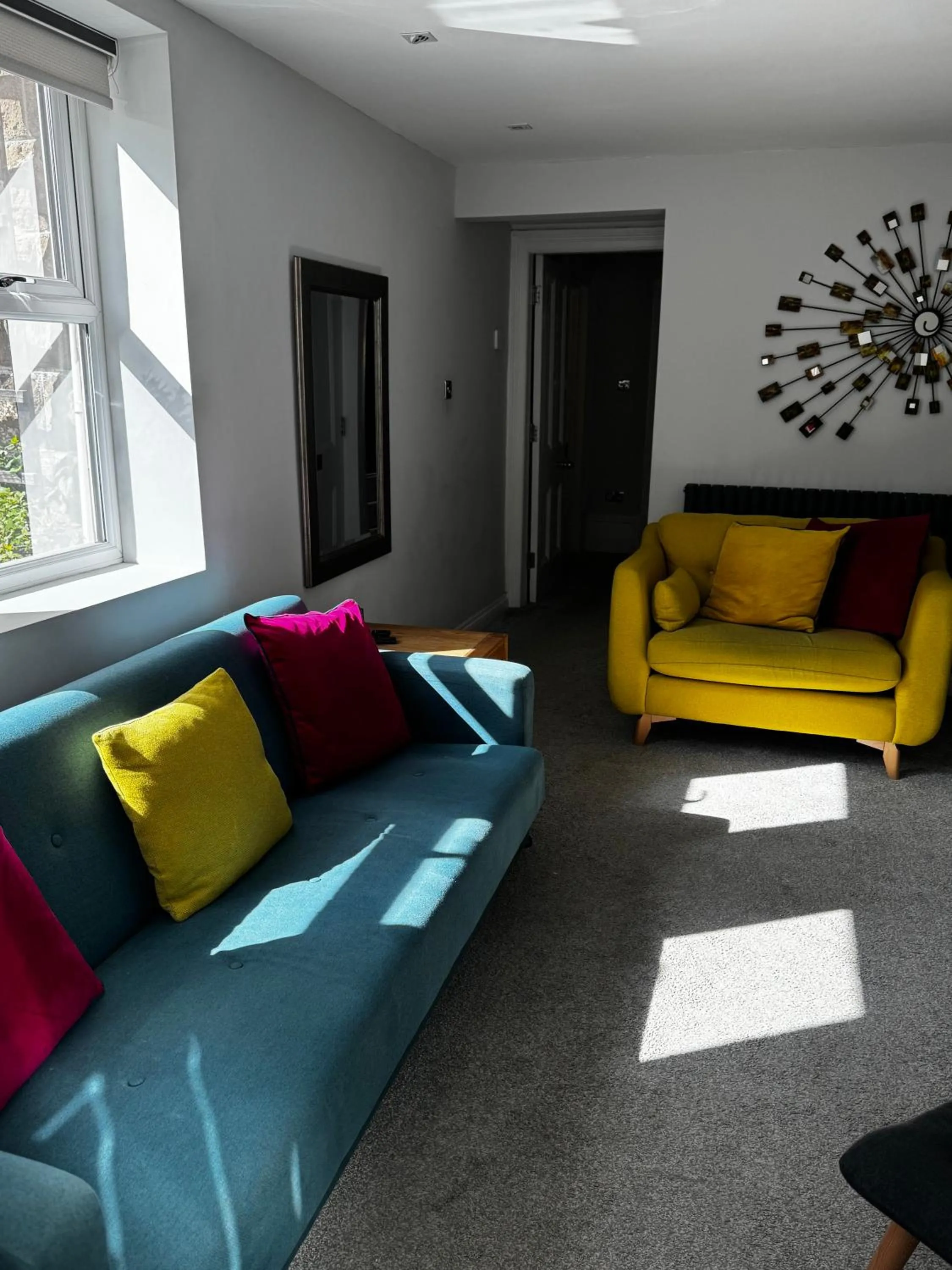 Courtyard Mews - 2 large en suite bedrooms, Garden - Harrogate Holiday Apartments