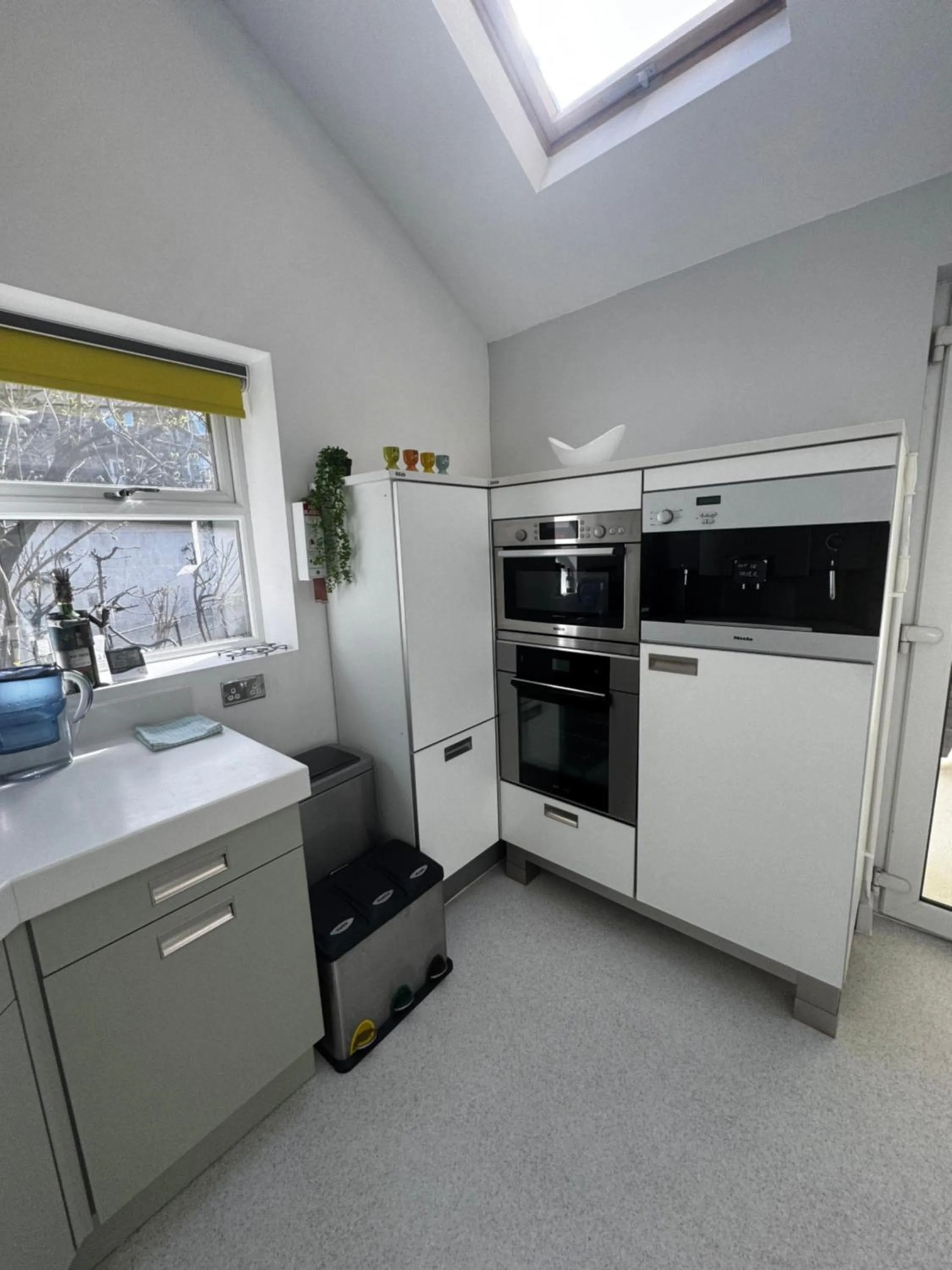 Kitchen or kitchenette in Courtyard Mews - 2 large en suite bedrooms, Garden - Harrogate Holiday Apartments
