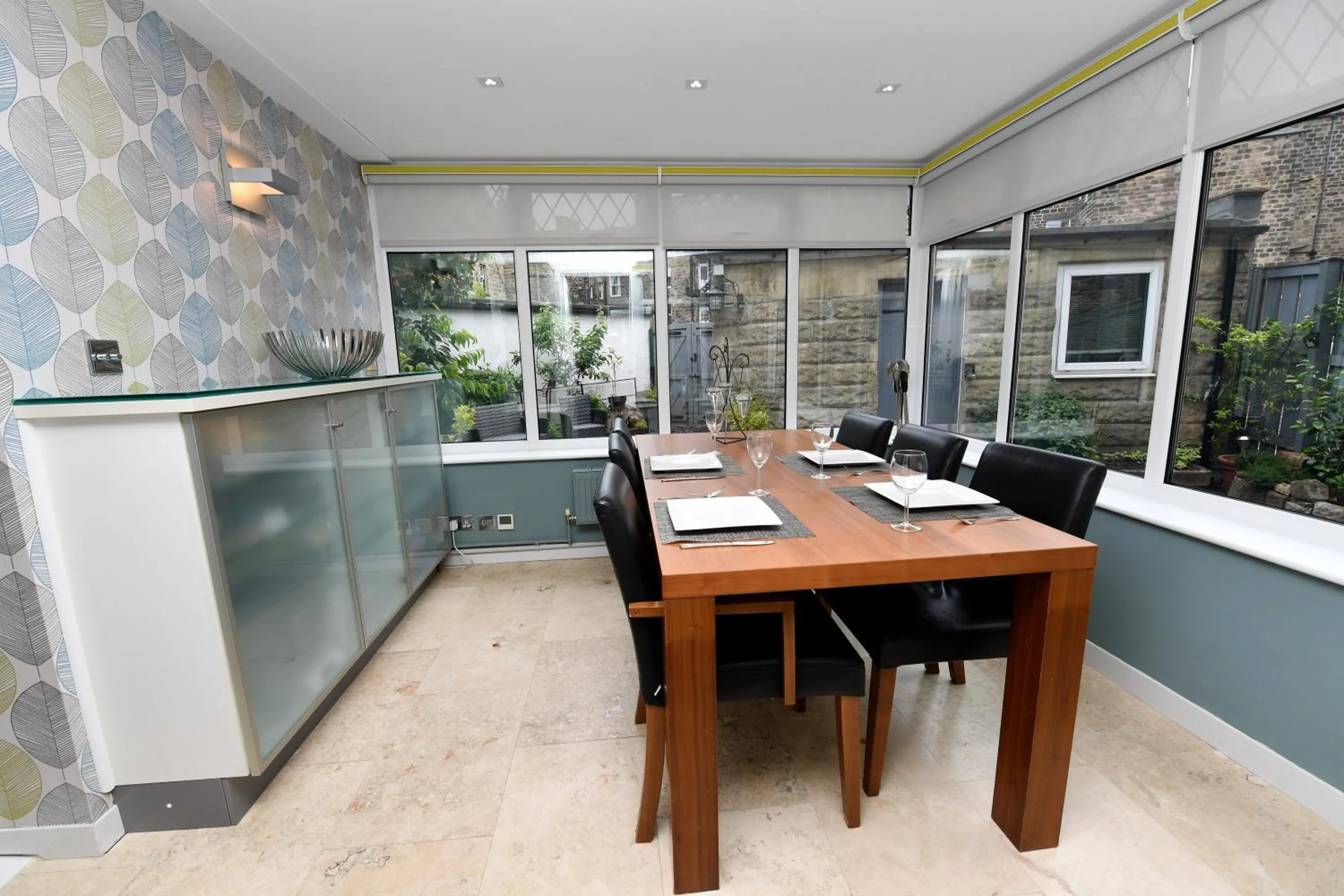 Courtyard Mews - 2 large en suite bedrooms, Garden - Harrogate Holiday Apartments