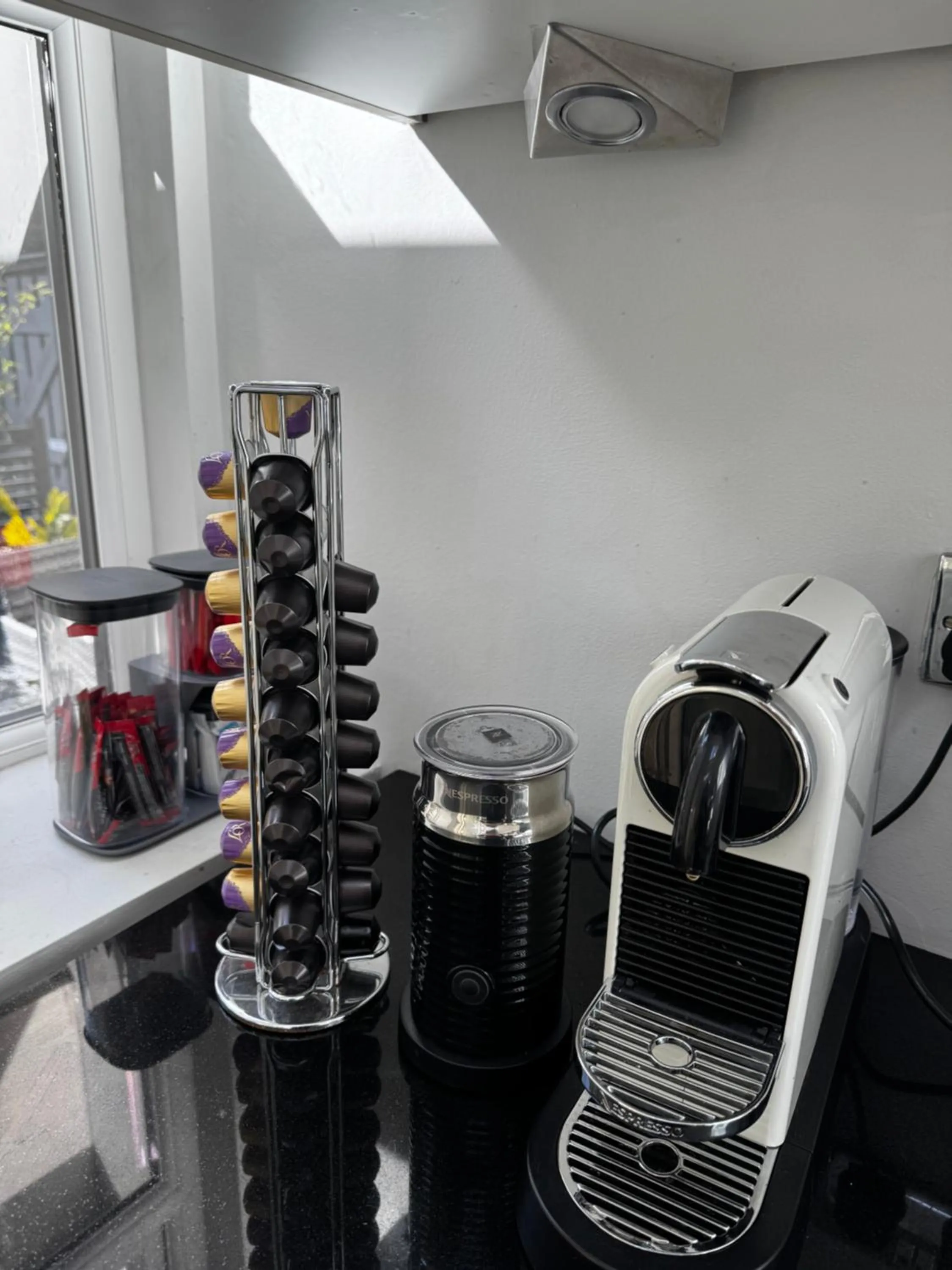 Coffee/tea facilities in Courtyard Mews - 2 large en suite bedrooms, Garden - Harrogate Holiday Apartments