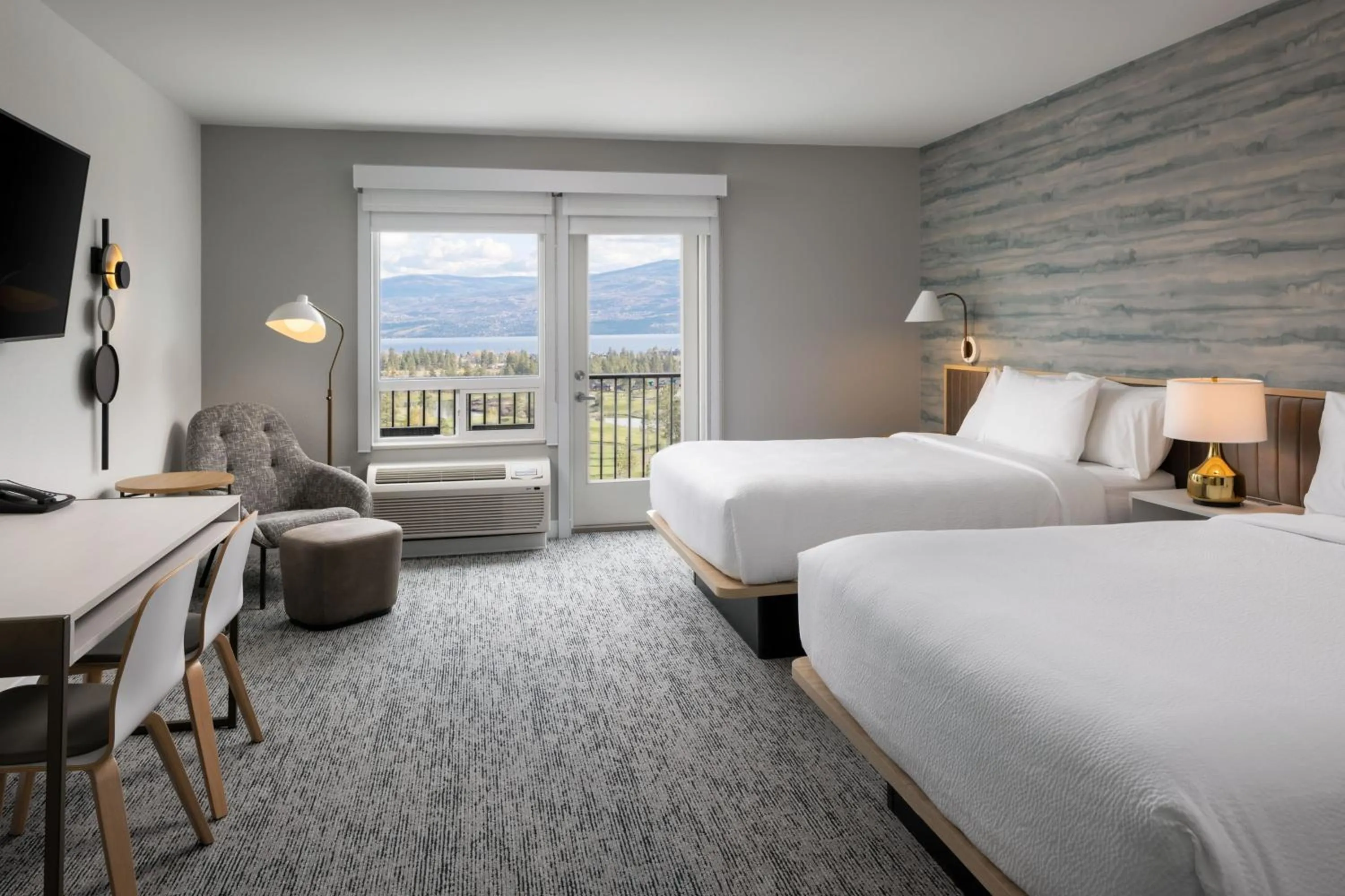 Photo of the whole room, Bed in TownePlace Suites by Marriott West Kelowna