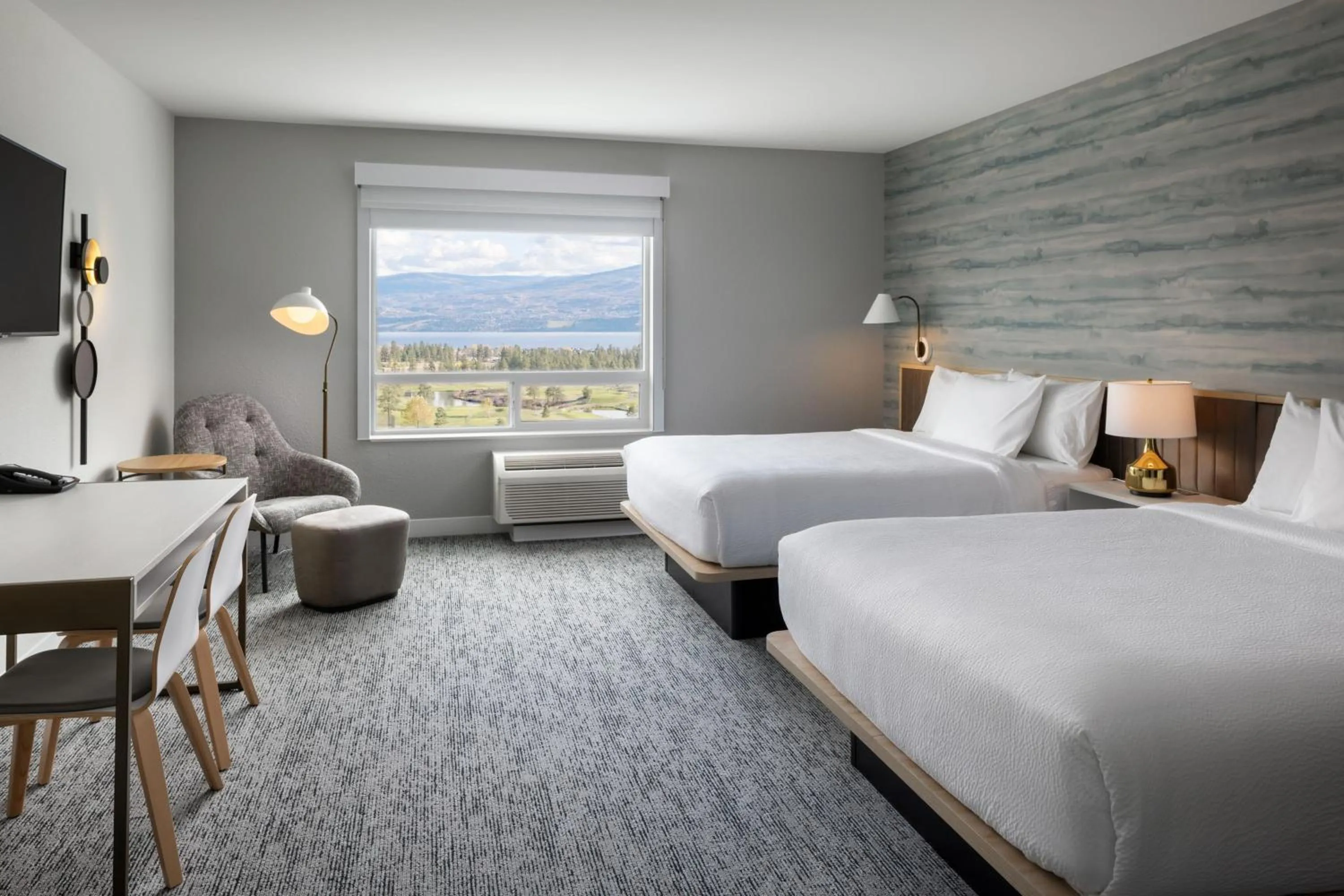 Photo of the whole room, Bed in TownePlace Suites by Marriott West Kelowna