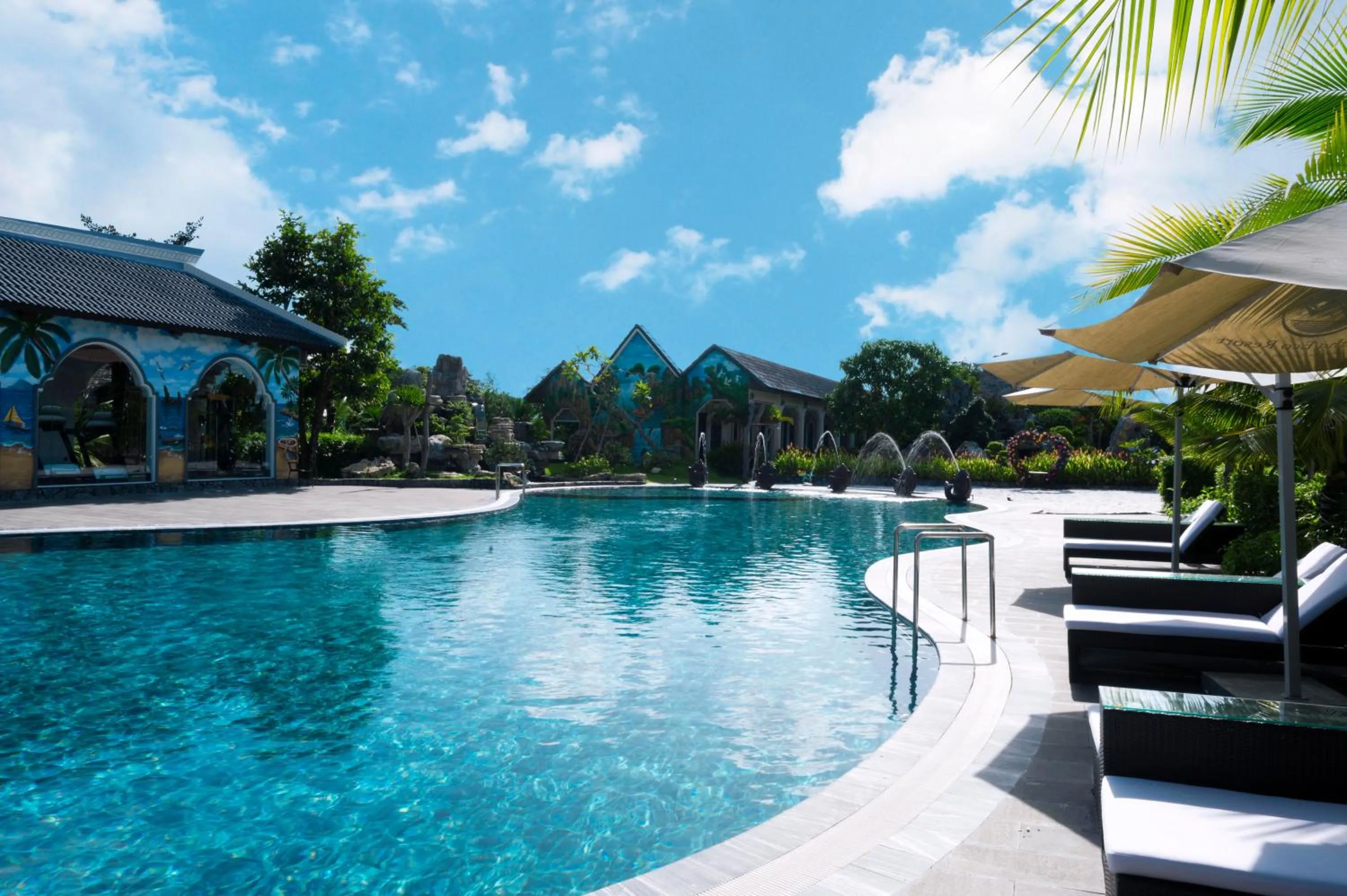 Swimming pool in Cantho Eco Resort