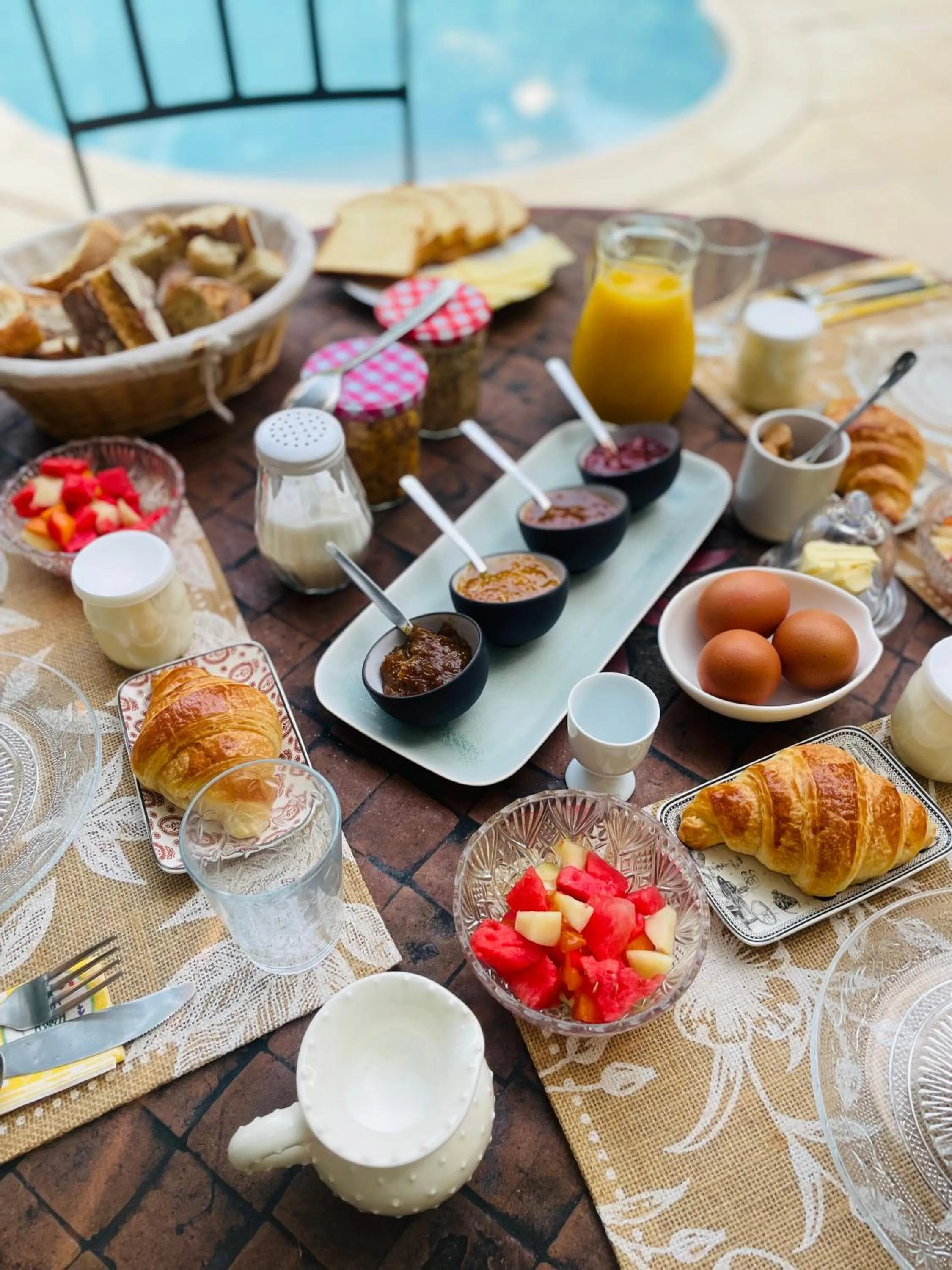 Food and drinks in Maison des Bourgades