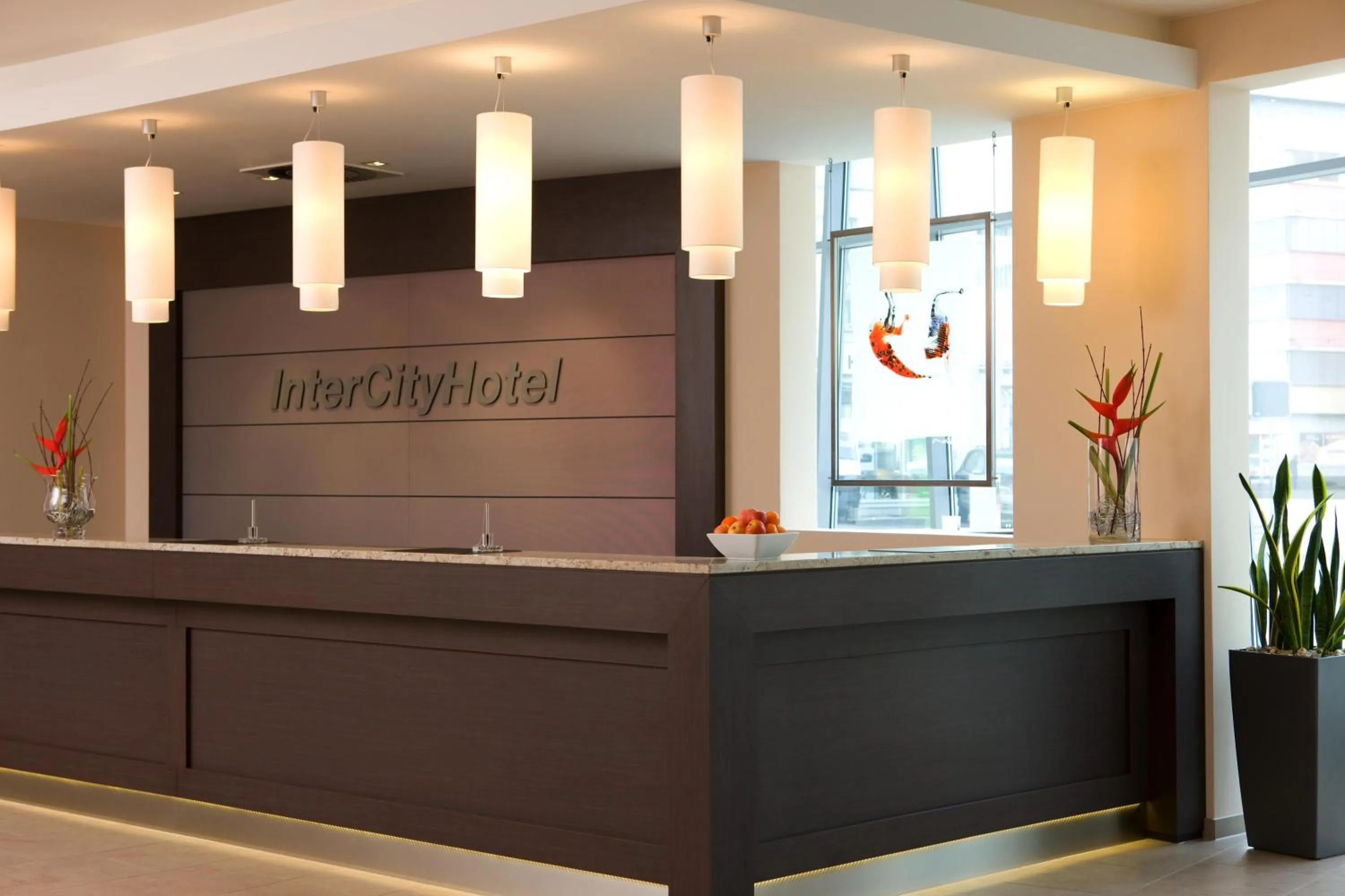 Lobby or reception in IntercityHotel Mainz