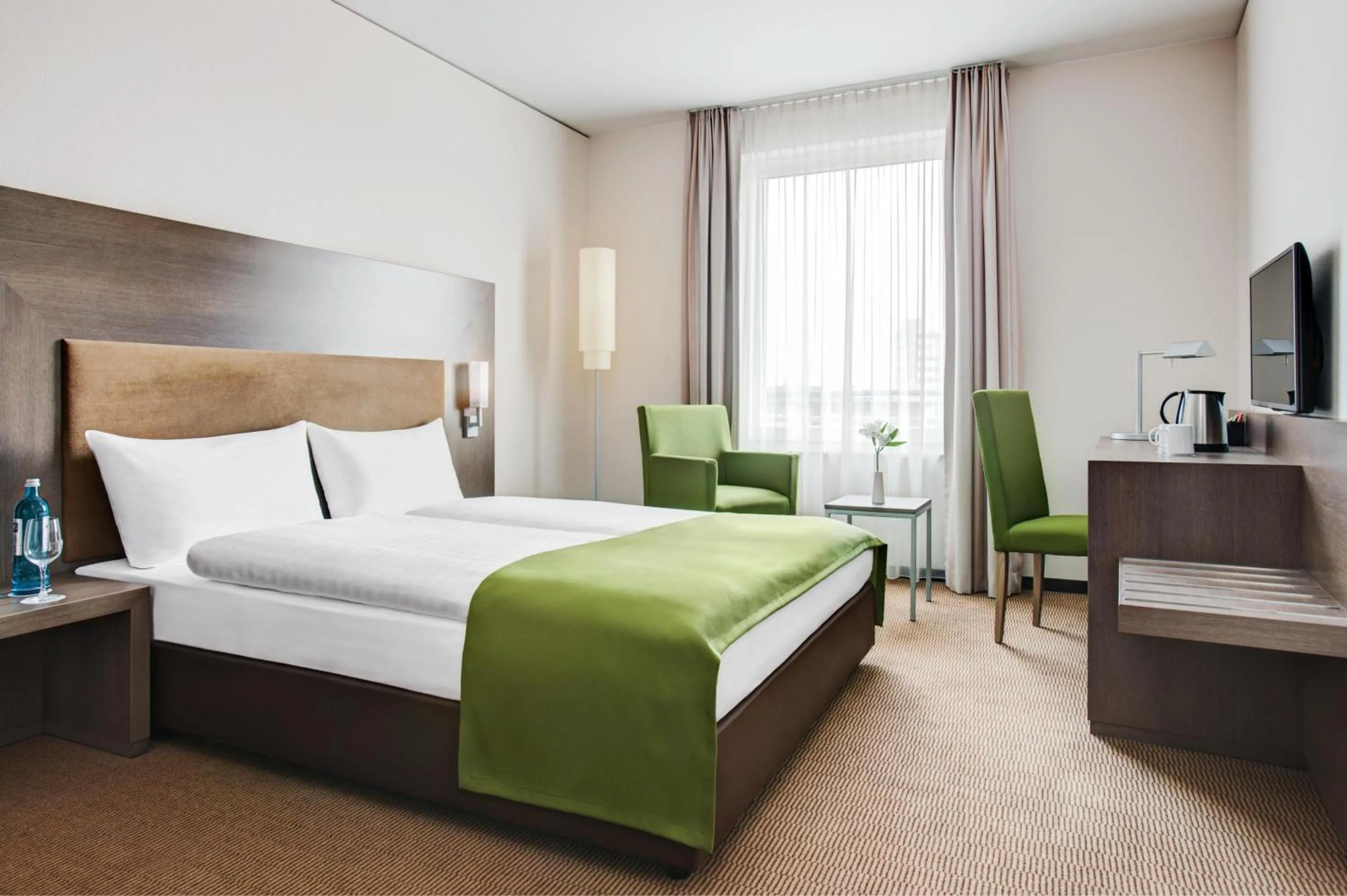 Photo of the whole room, Bed in IntercityHotel Mainz