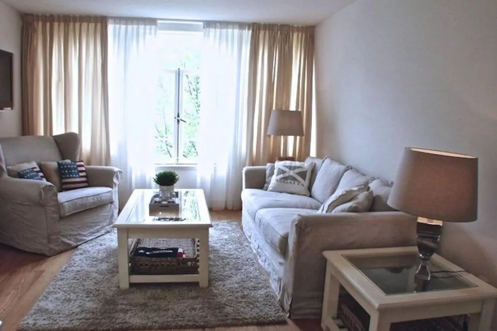 Stylish Canalhouse B