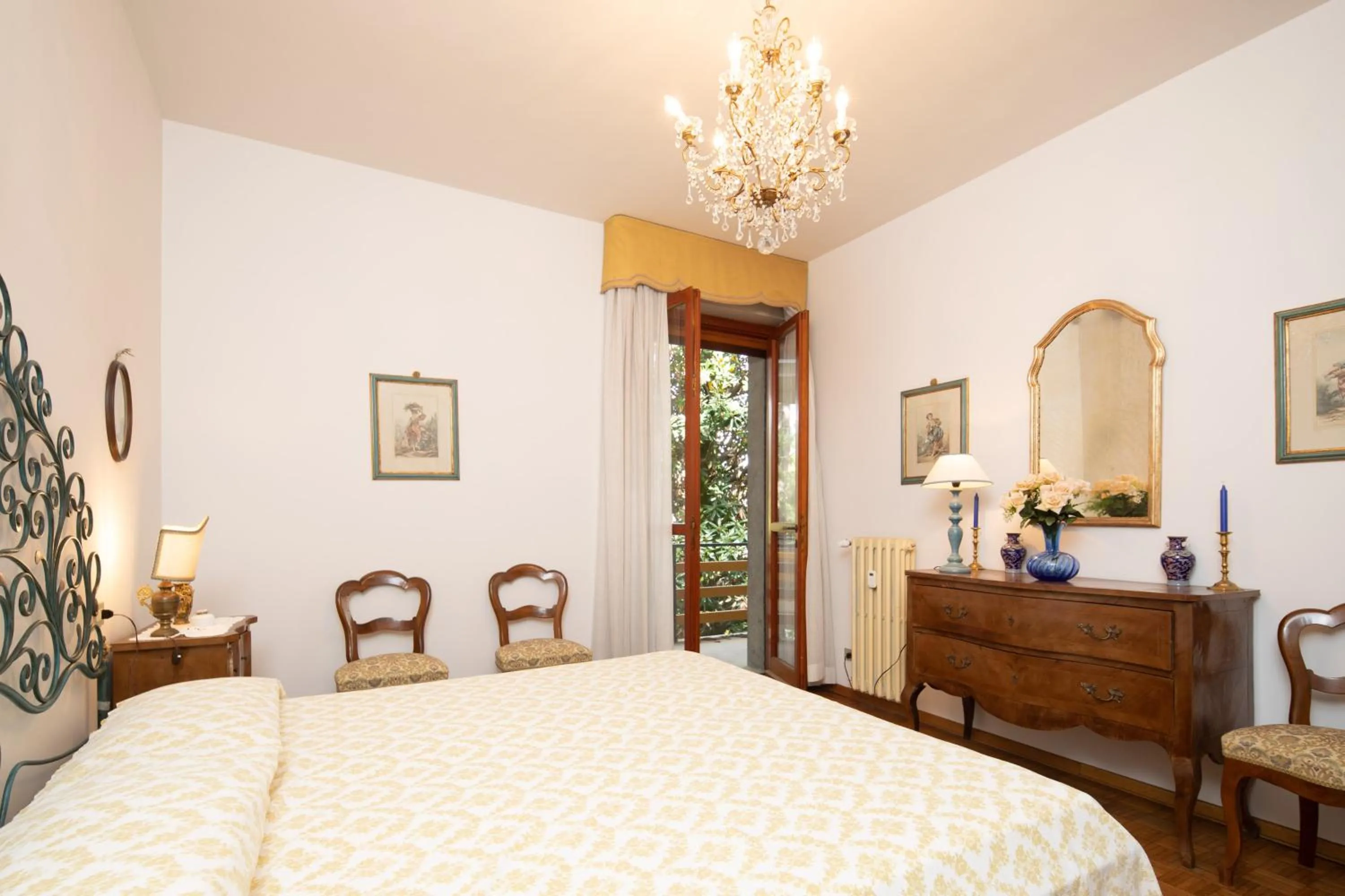 Bedroom, Bed in Imperiale Apartment by Mmega