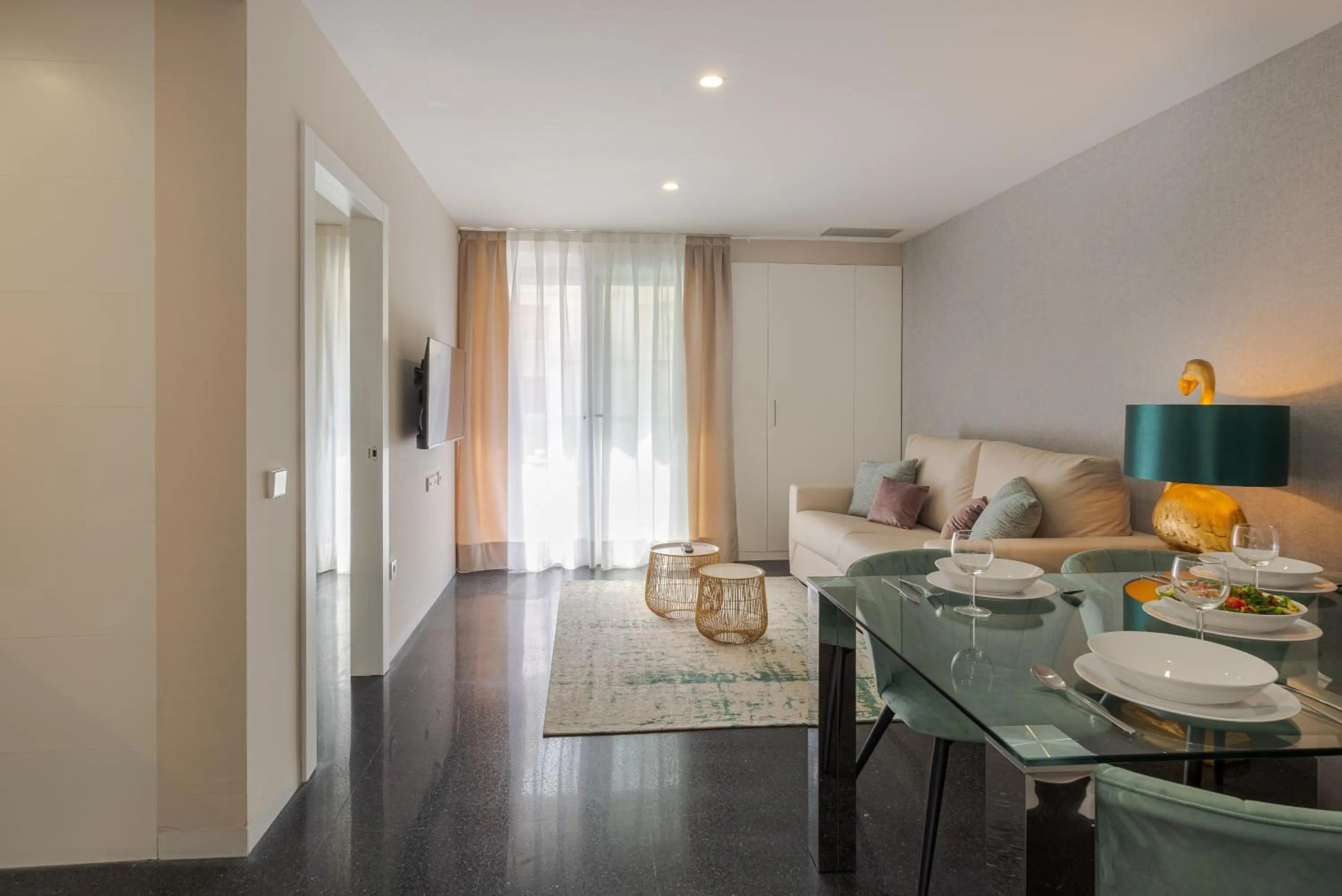 Dining area in Holihome Rambla 24