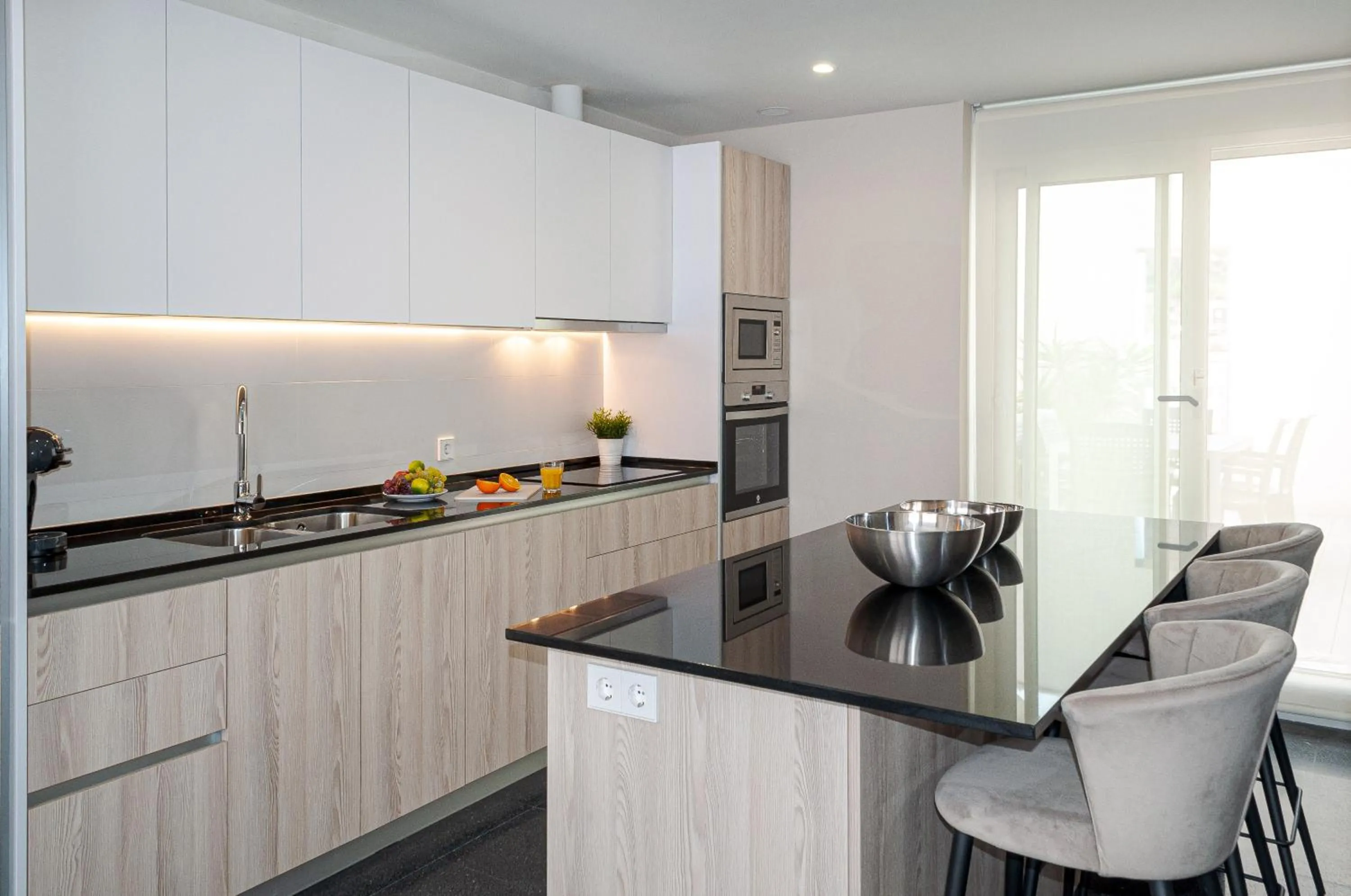 Kitchen or kitchenette in Holihome Rambla 24