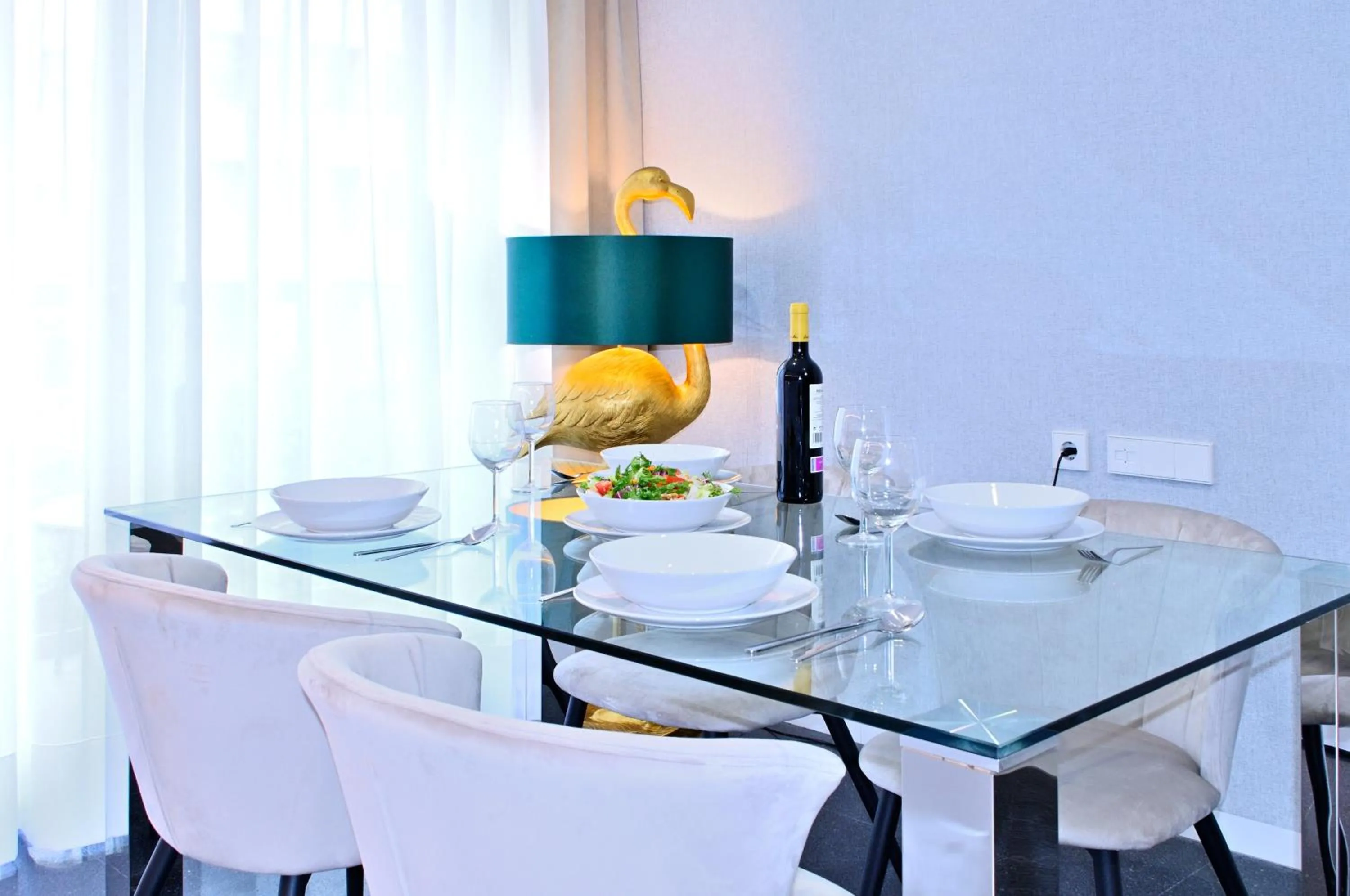 Dining area in Holihome Rambla 24