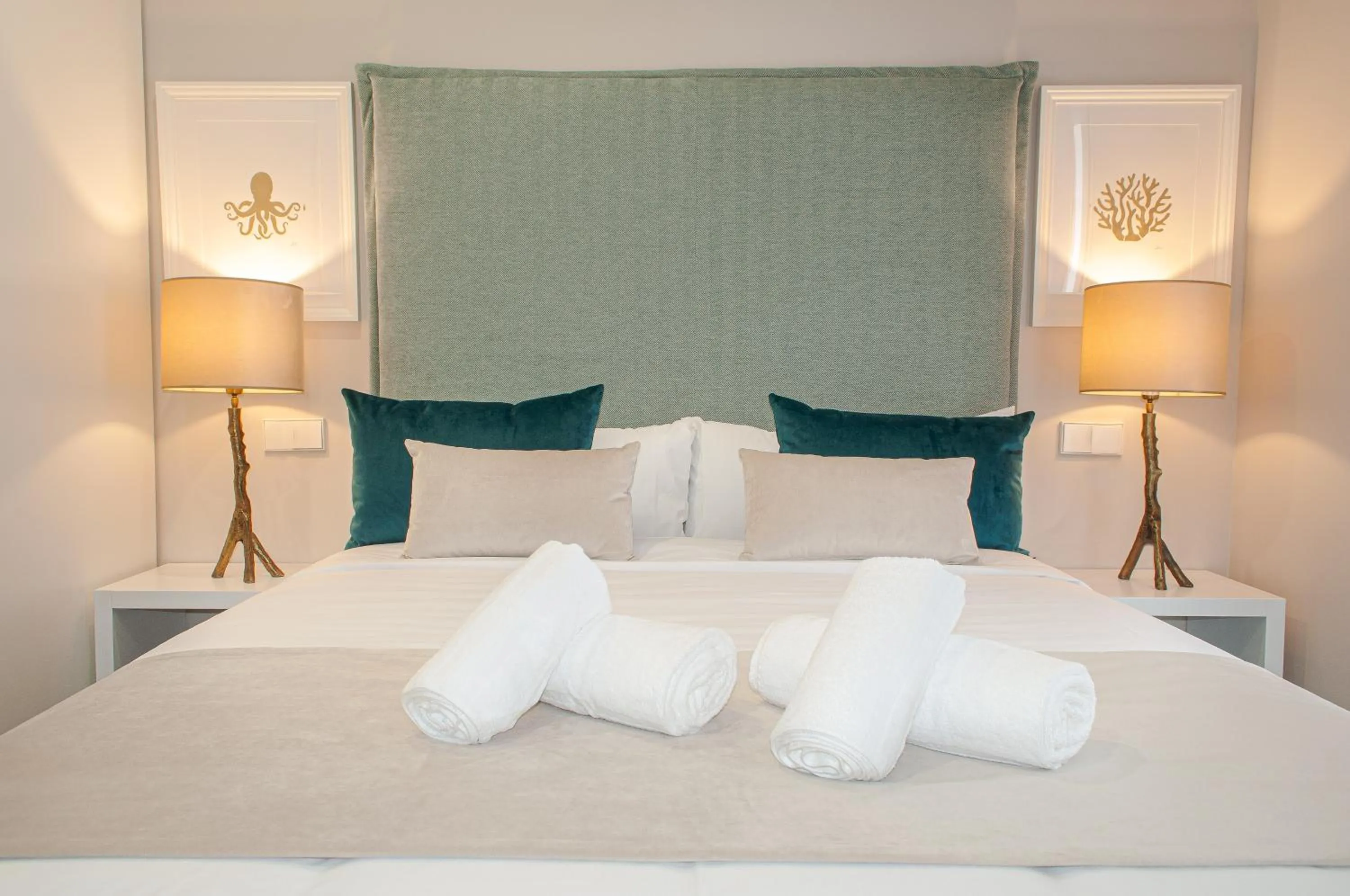 Bed in Holihome Rambla 24