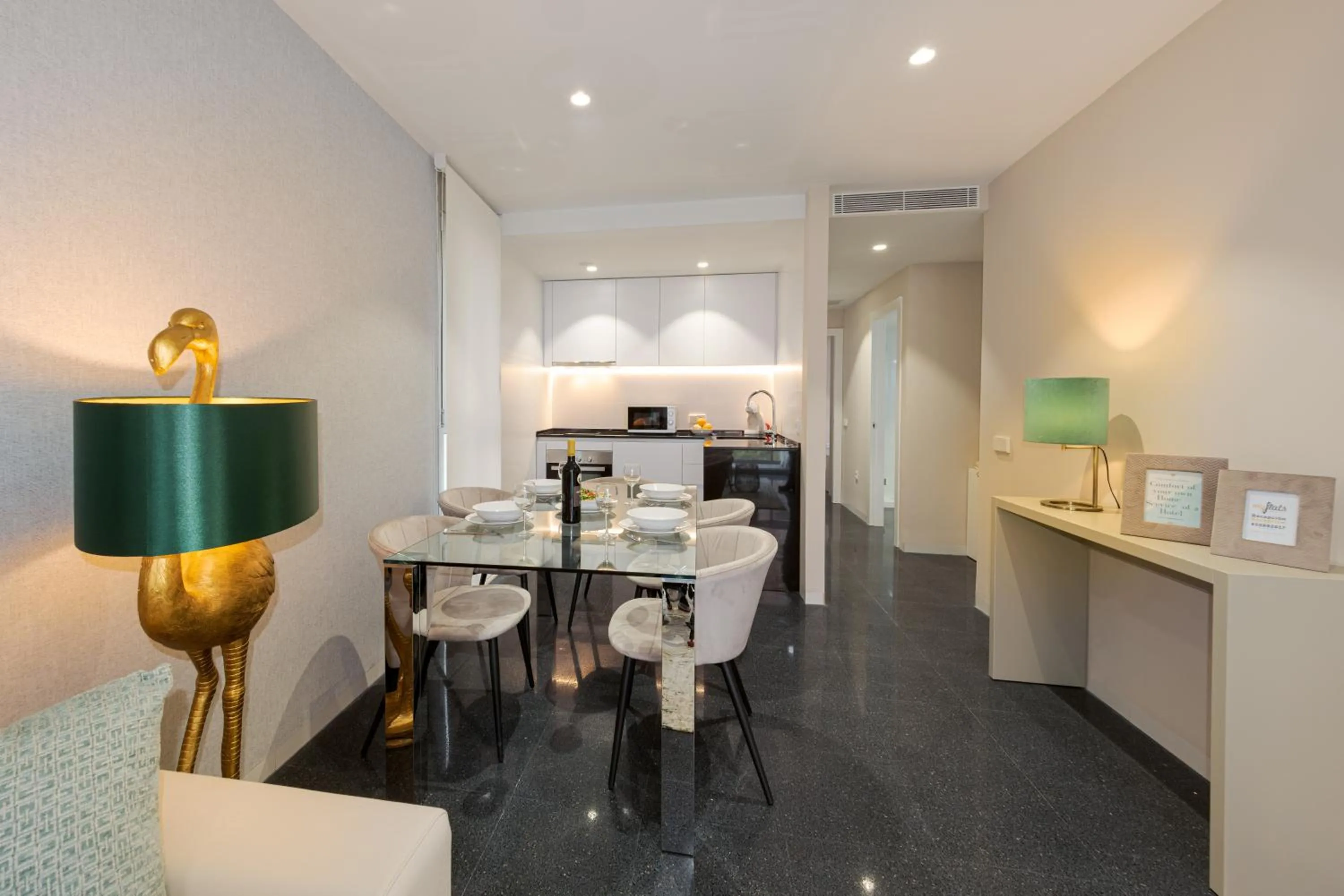 Dining area in Holihome Rambla 24