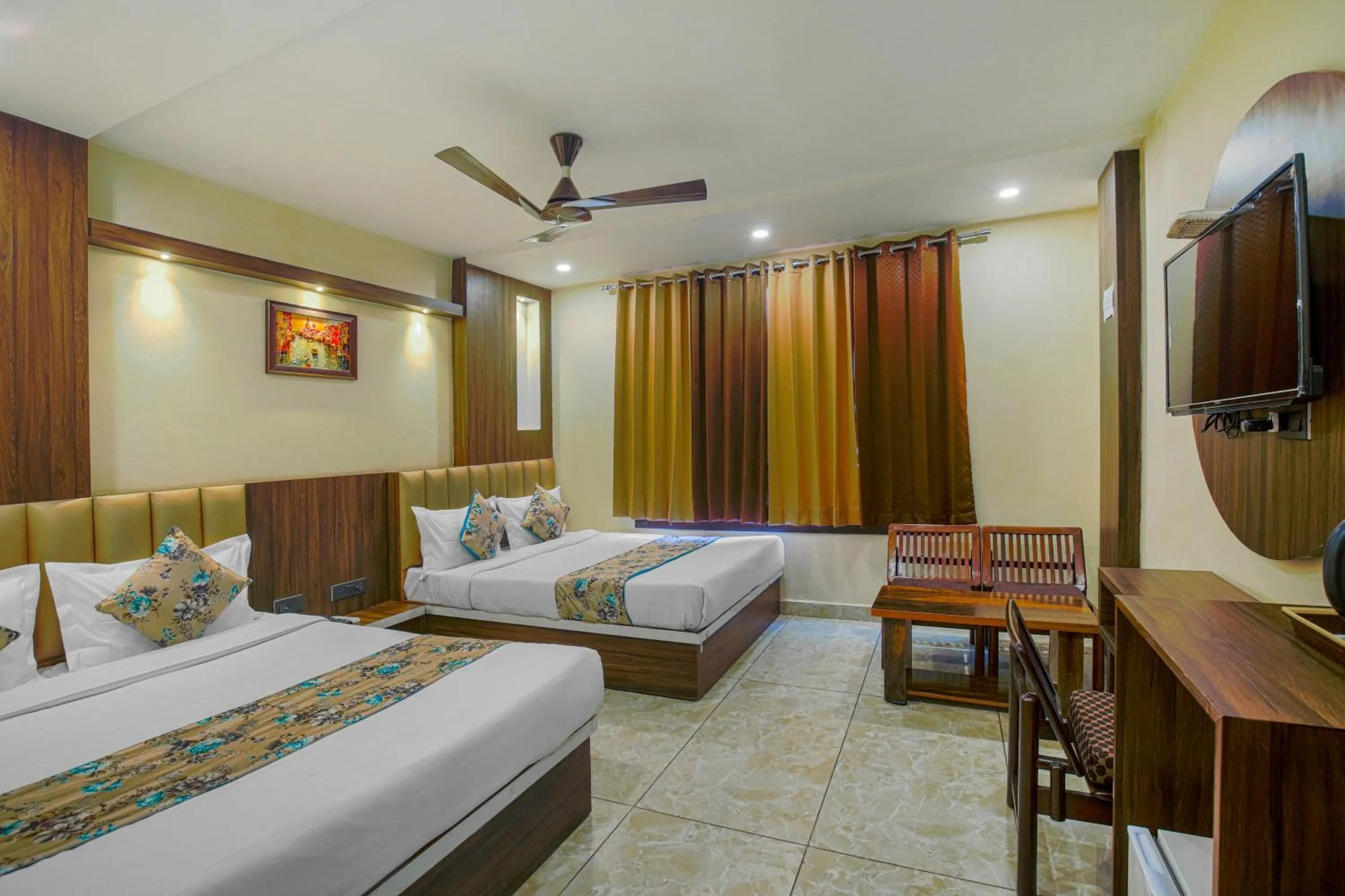 Bed in Hotel Crown, Near Golden temple