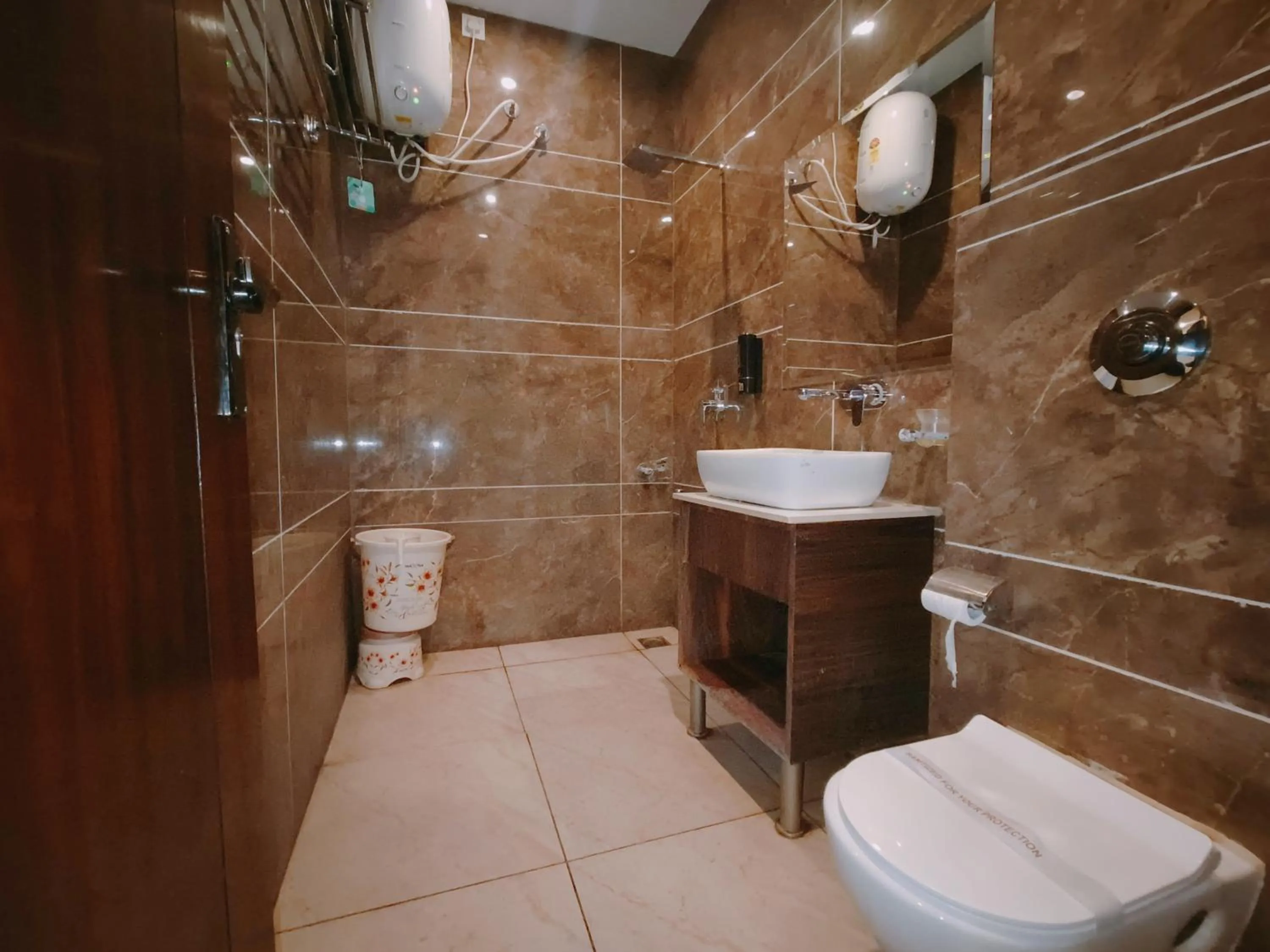 Shower in Hotel Crown, Near Golden temple